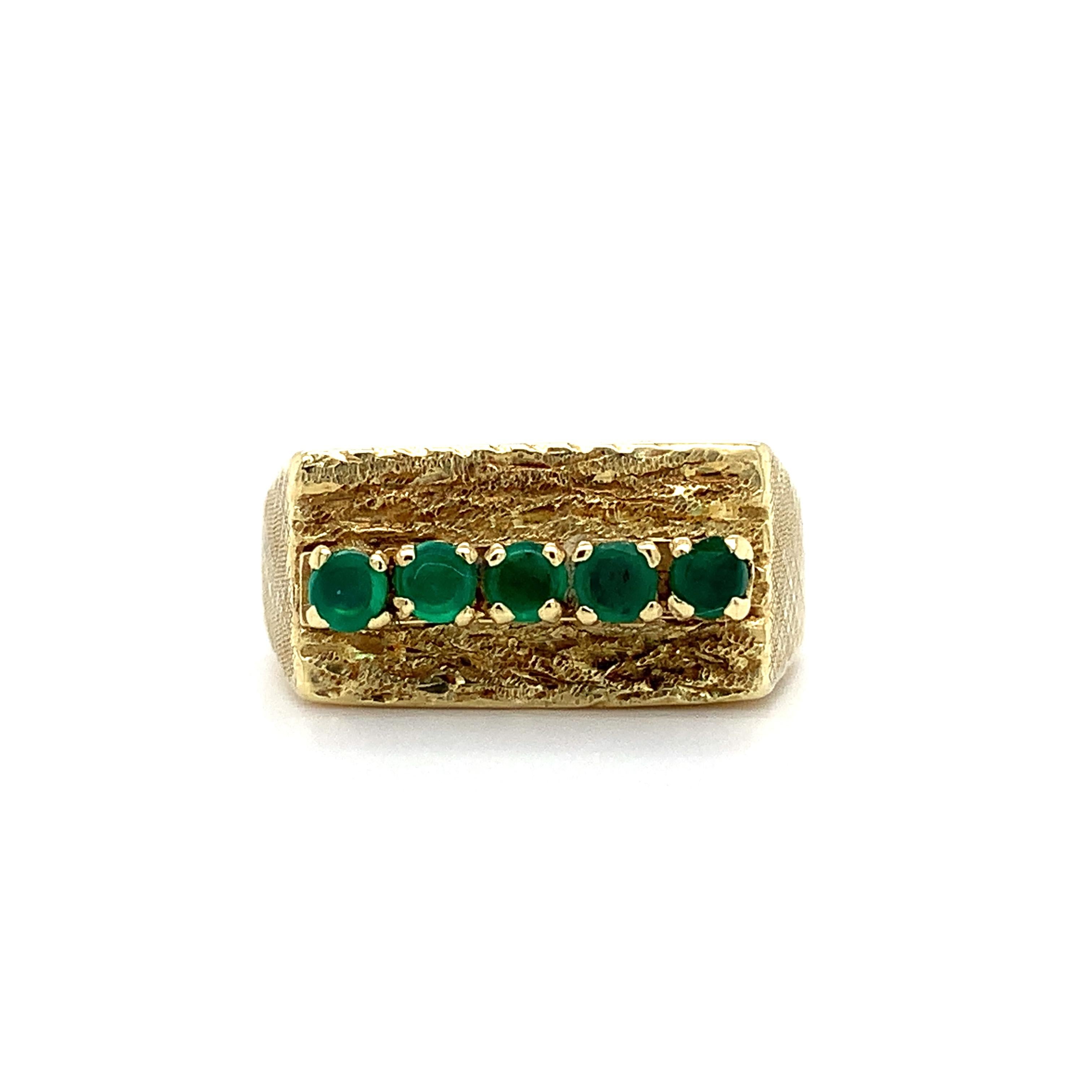 Bague sigillaire de cocktail en or jaune 14 carats et émeraude de Colombie en vente 1
