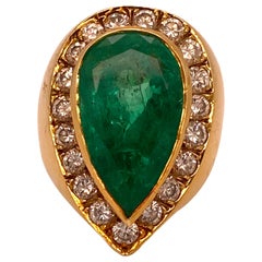 Colombian Emerald Diamond 18 Karat Yellow Gold Cocktail Ring AGL Certified