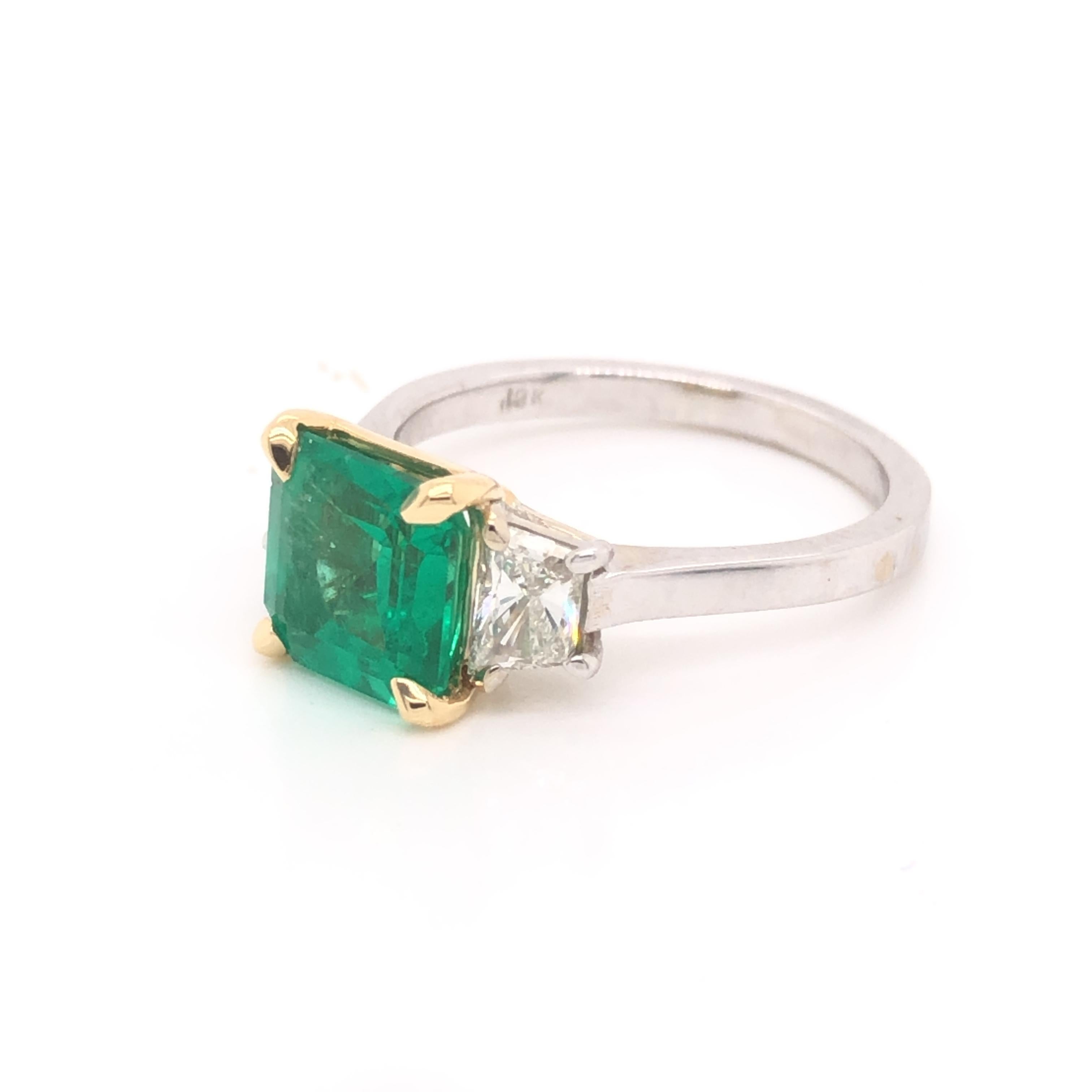 Modern Colombian Emerald & Diamond 18k White Gold Ring 2.80 Tcw For Sale