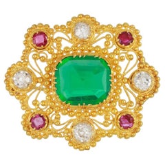 Spilla cannetille in smeraldo colombiano, diamanti e rubini, 1830 circa.