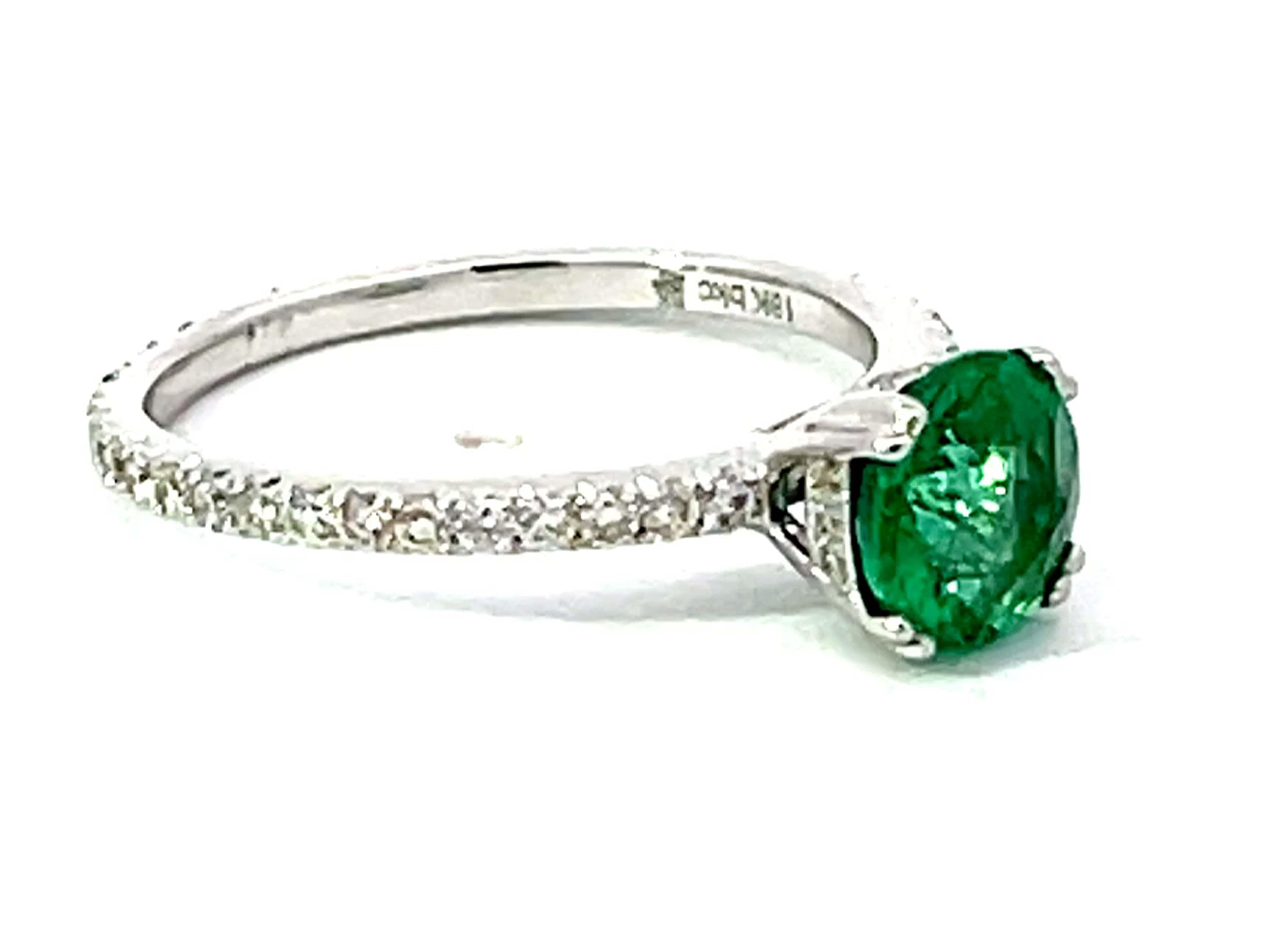 Modern Colombian Emerald Diamond Band Ring Solid 18k White Gold For Sale