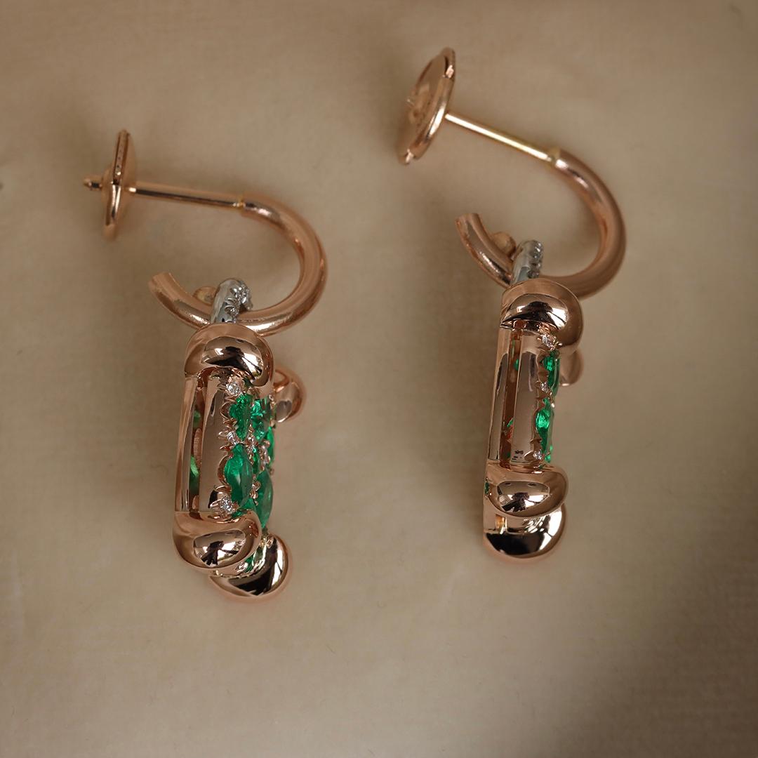 Muzo Colombian Emerald Diamond Charm Drop earrings In New Condition For Sale In Antwerp, BE