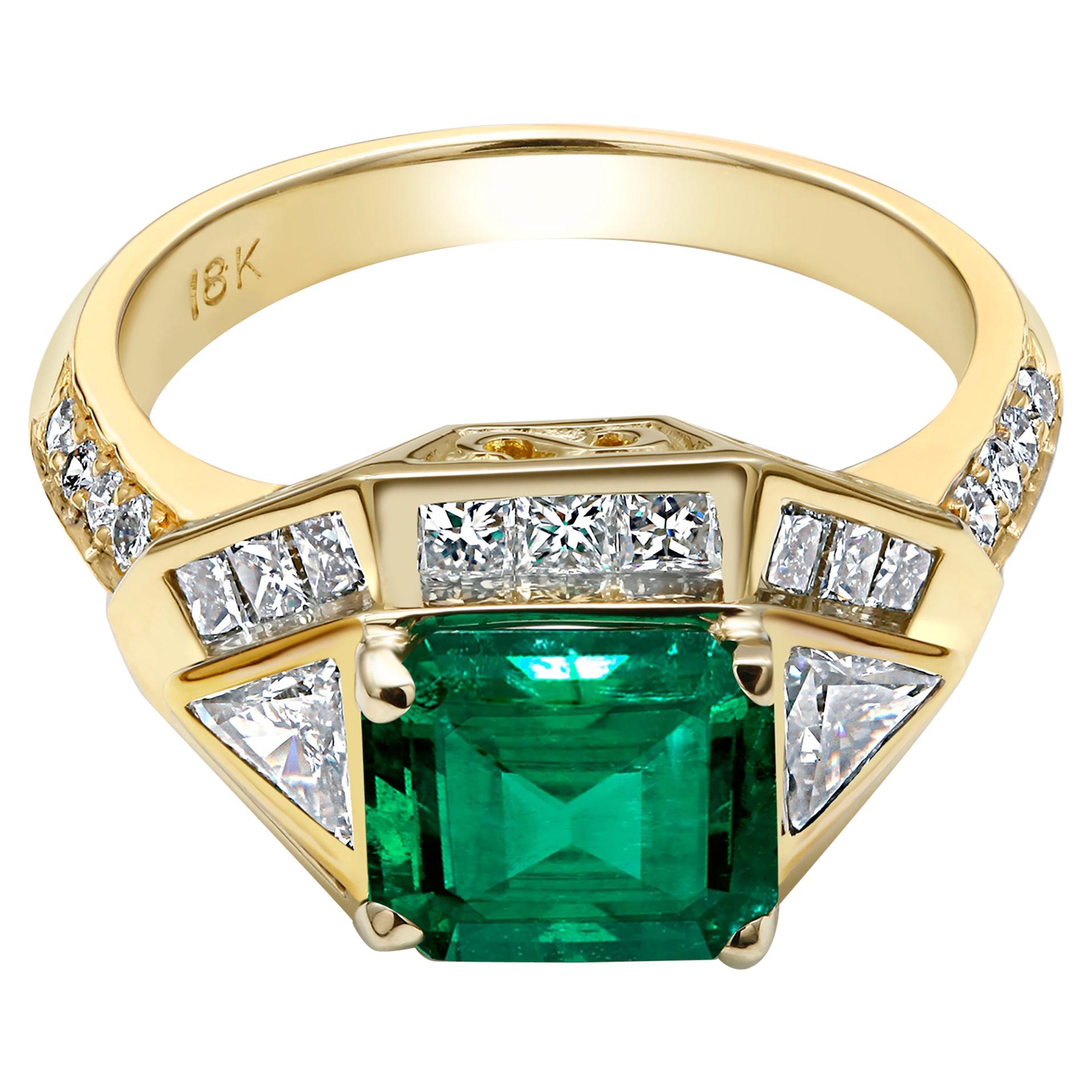 Colombian Emerald Diamond Cocktail Ring Weighing 3.57 Carat