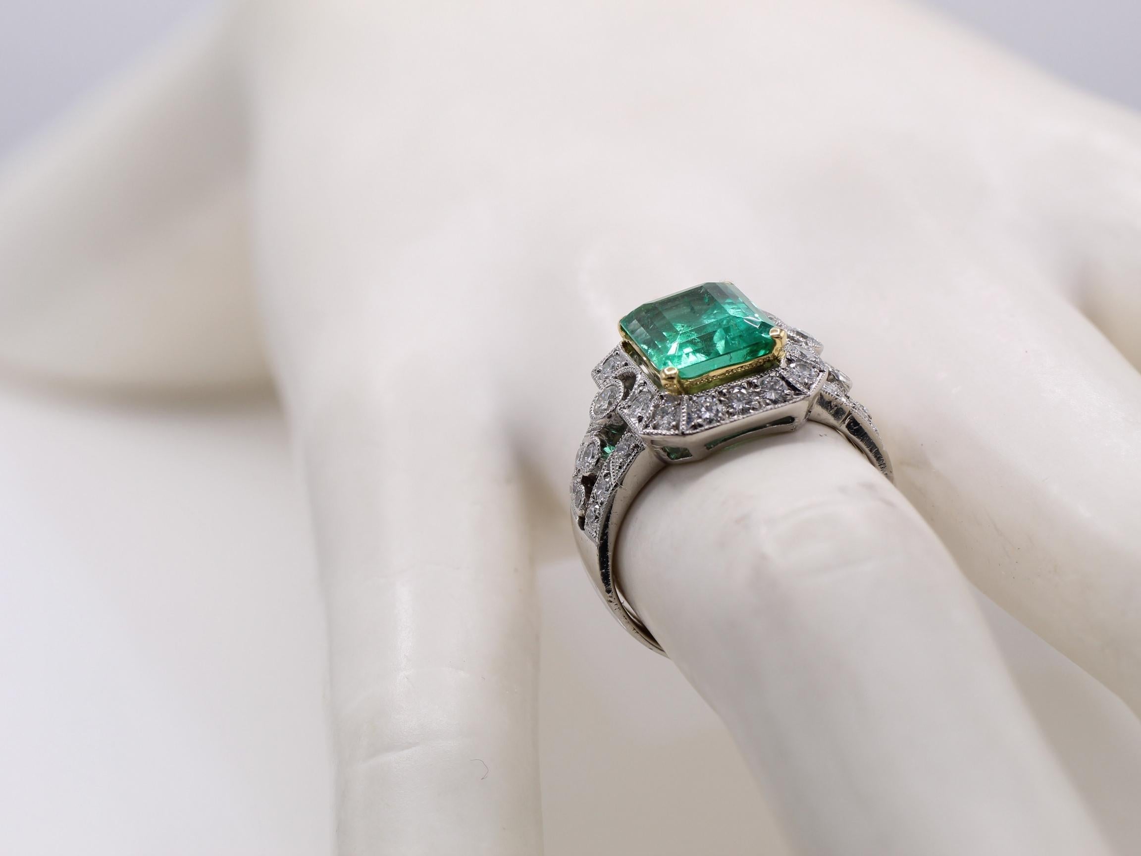 Colombian Emerald Diamond Engagement Ring In Excellent Condition For Sale In New York, NY