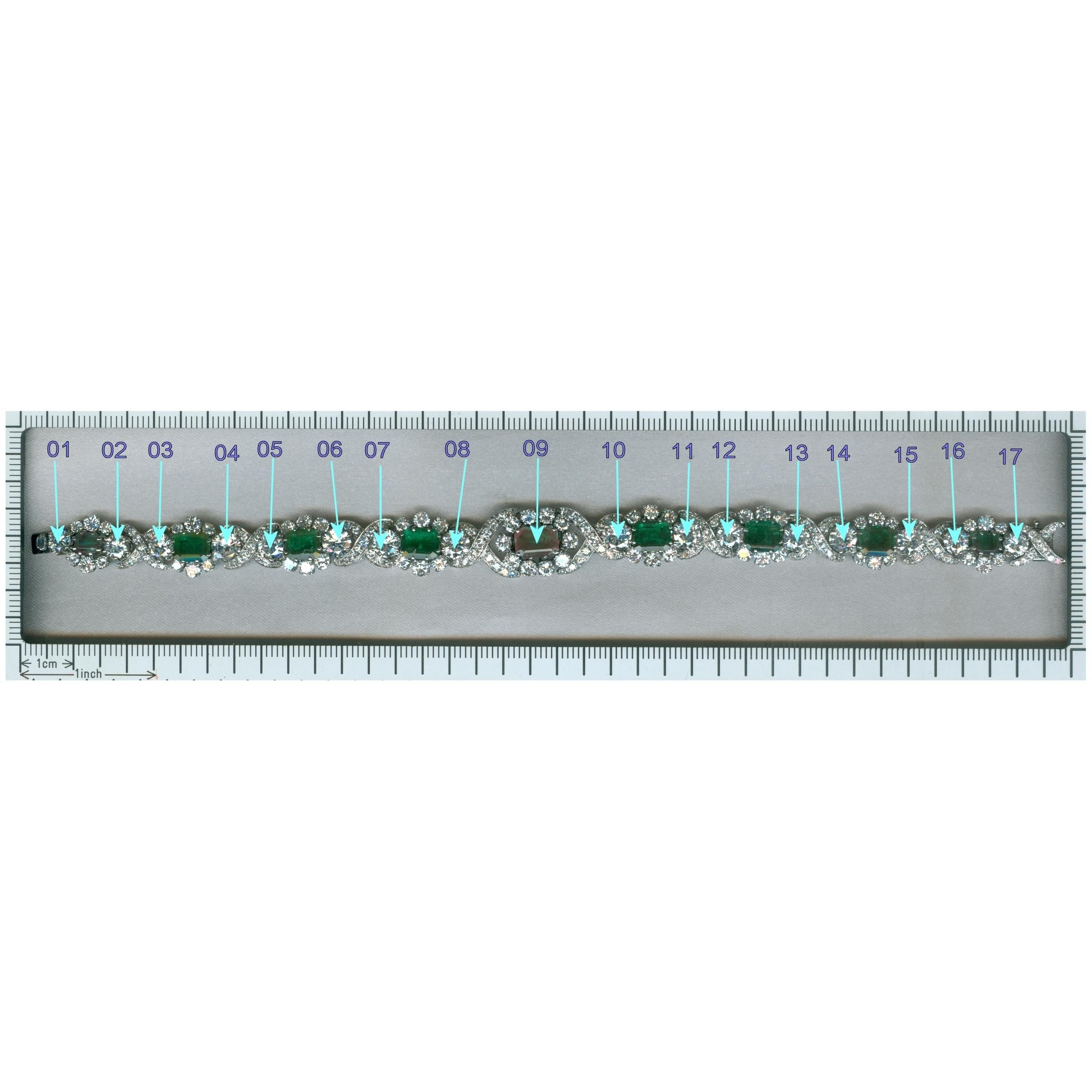 Truly magnificent 16+ crt brilliant and 7- crt Colombian Emerald Estate Bracelet For Sale 1