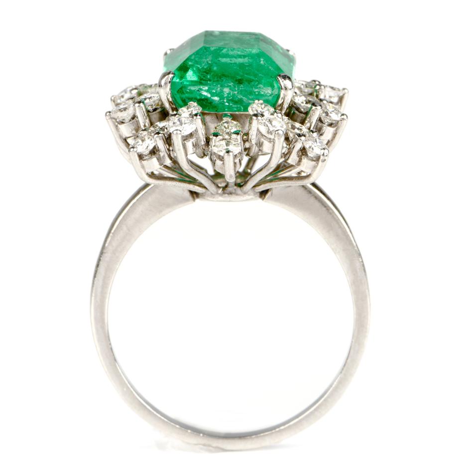 Colombian Emerald Diamond Floral 18 Karat White Gold Cocktail Ring In Excellent Condition In Miami, FL