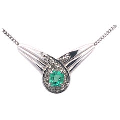 Collana a spirale con smeraldo colombiano e diamanti in platino