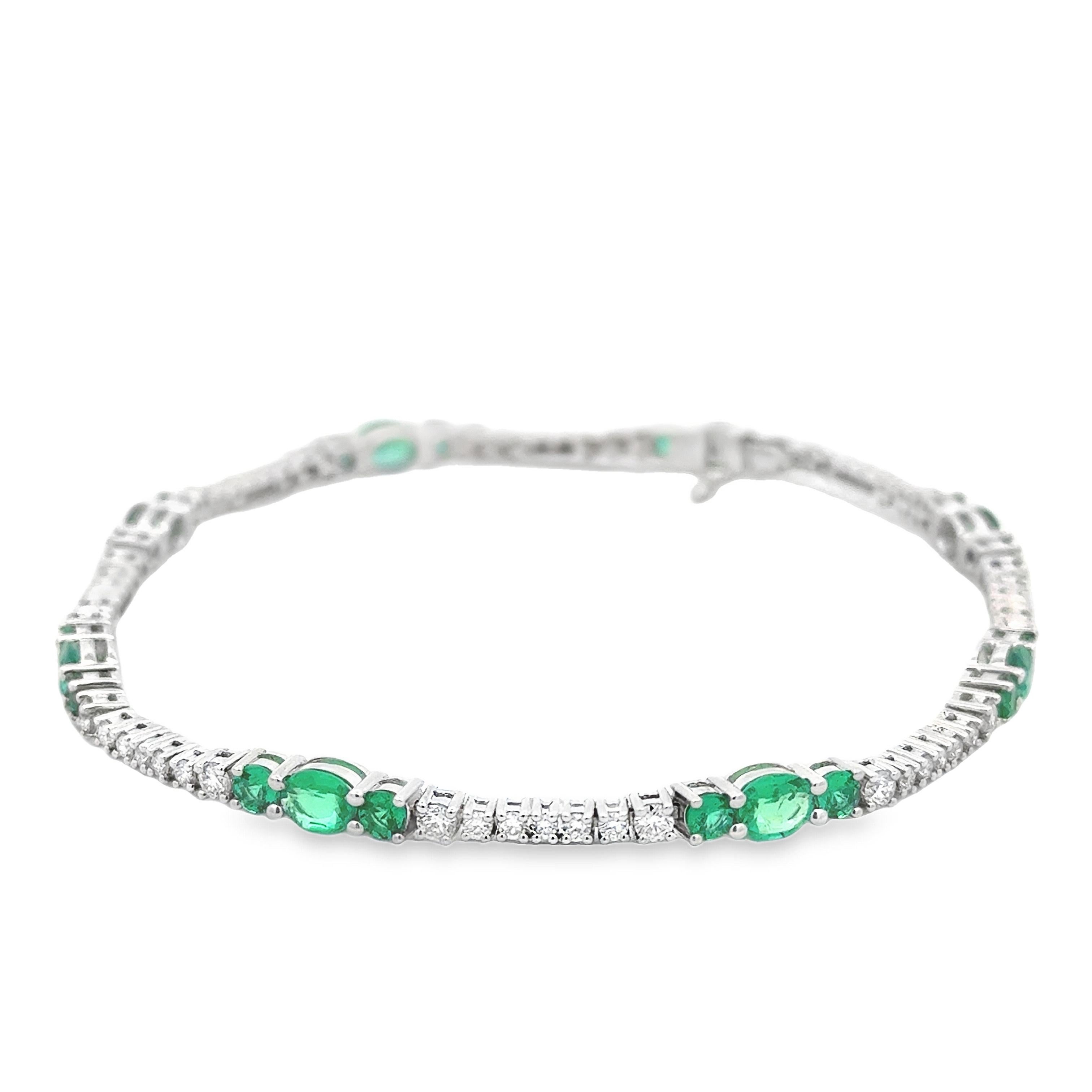 Mixed Cut Roman Malakov 2.45 Carats Mixed-Cut Colombian Emerald & Diamond Line Bracelet For Sale