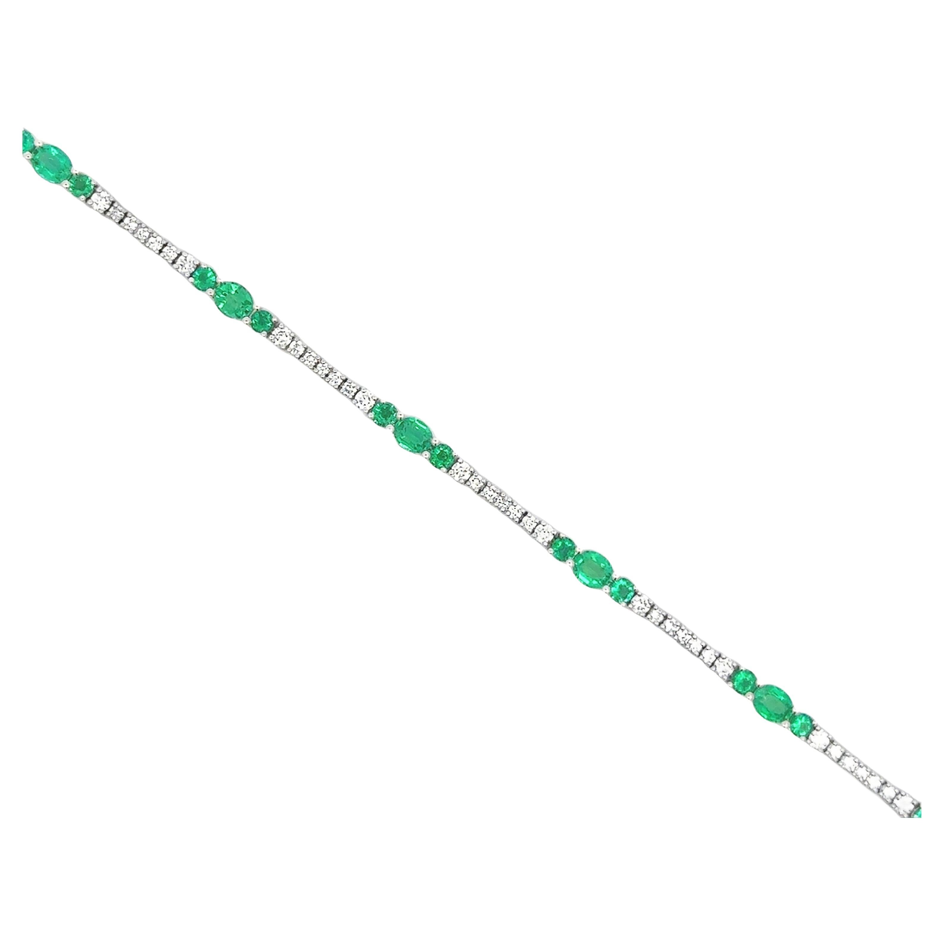 Roman Malakov 2.45 Carats Mixed-Cut Colombian Emerald & Diamond Line Bracelet For Sale