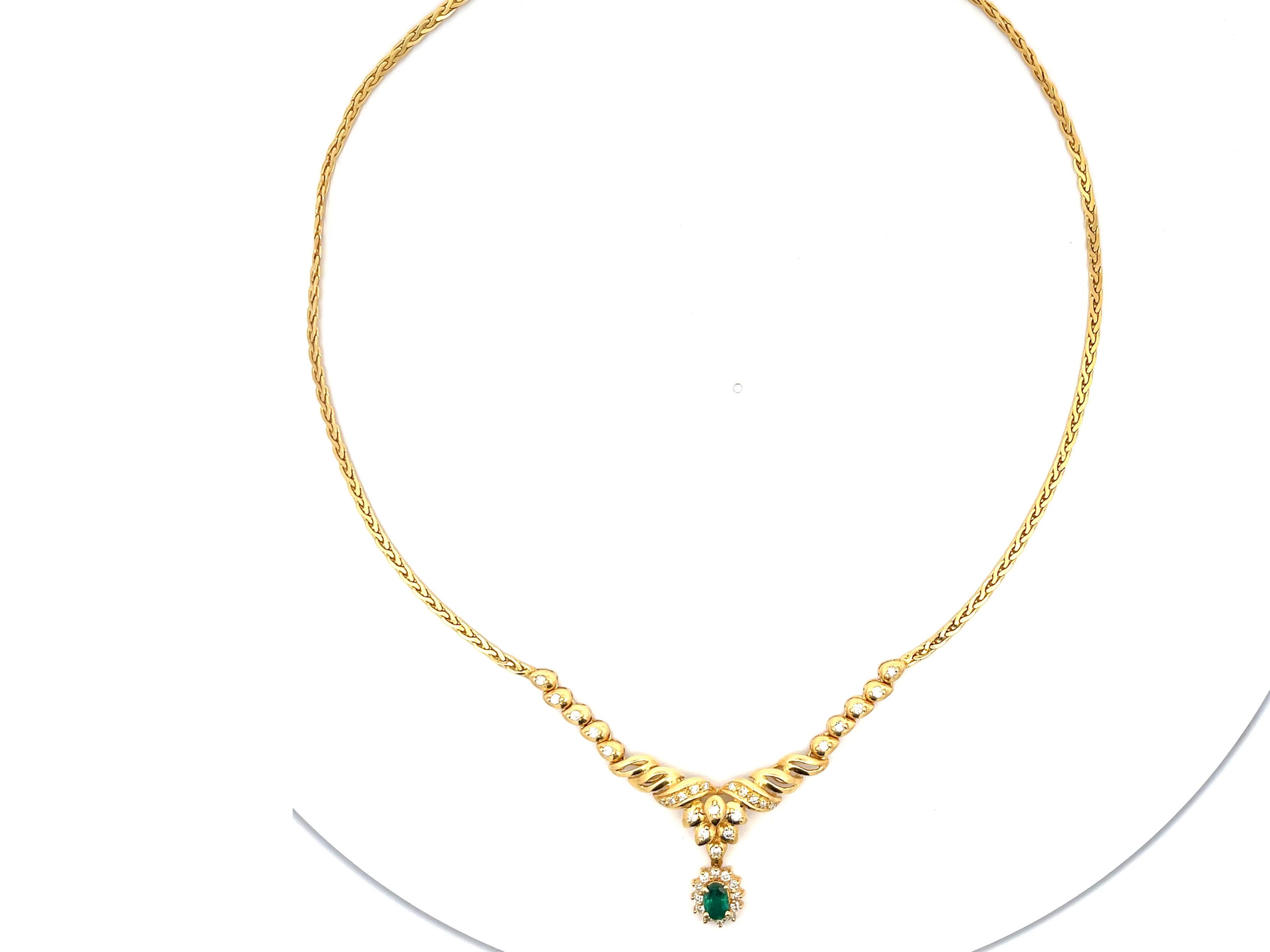 Modern Colombian Emerald & Diamond Necklace in 18k Yellow Gold For Sale