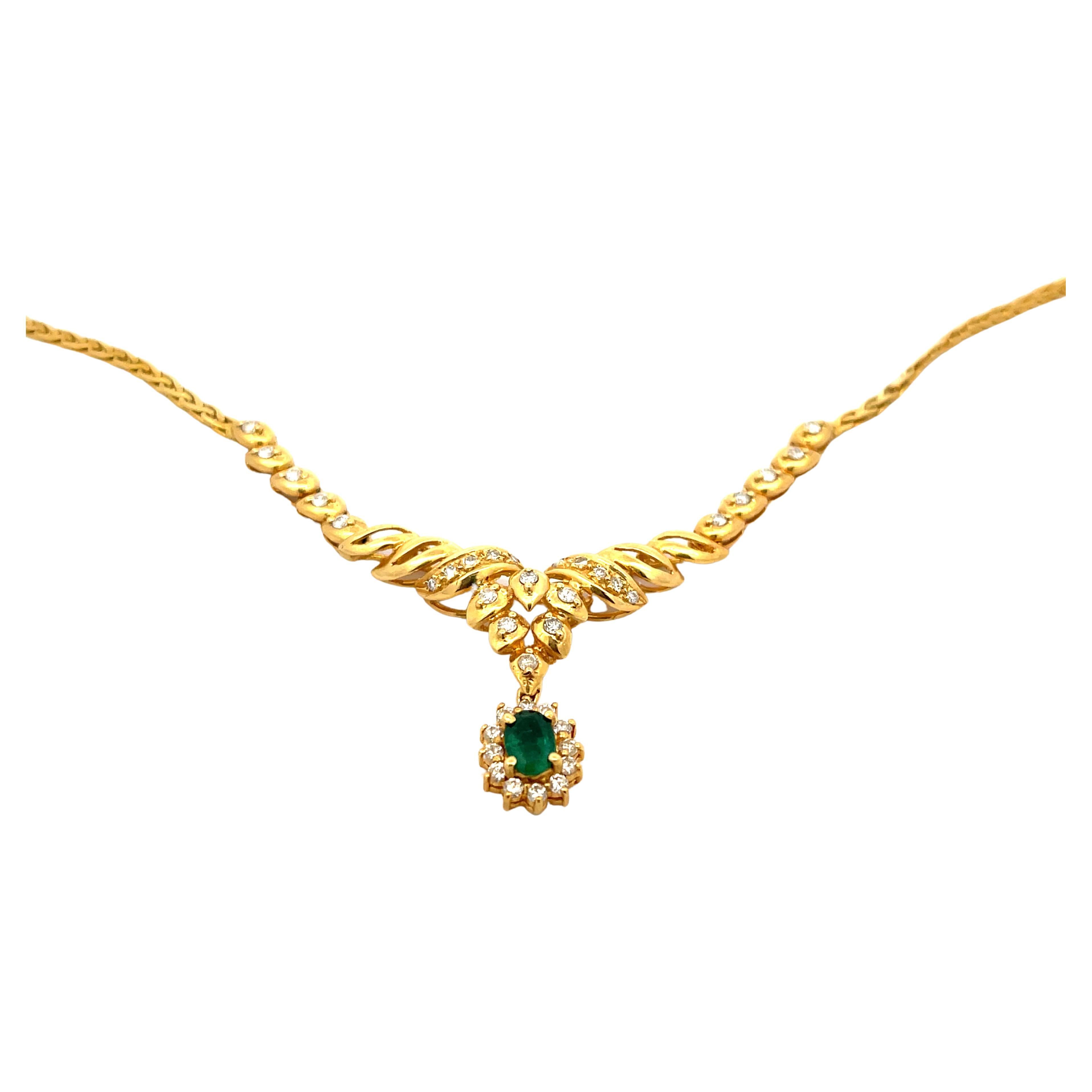 Colombian Emerald & Diamond Necklace in 18k Yellow Gold For Sale