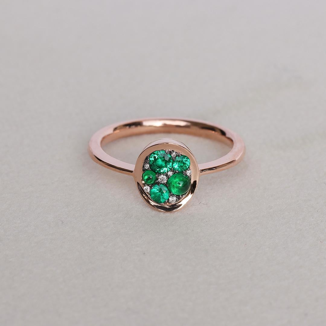 Introducing a piece of unparalleled allure: a one-of-a-kind emerald ring, where the splendor of Colombian emeralds meets the radiance of tiny white diamonds. 

Handcrafted in Belgium, by jewellery designer Joke Quick, without any casting or