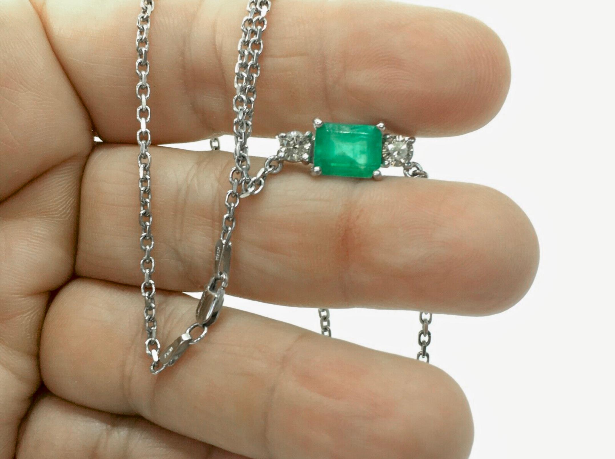 Women's or Men's Colombian Emerald Diamond Pendant Necklace 18 Karat