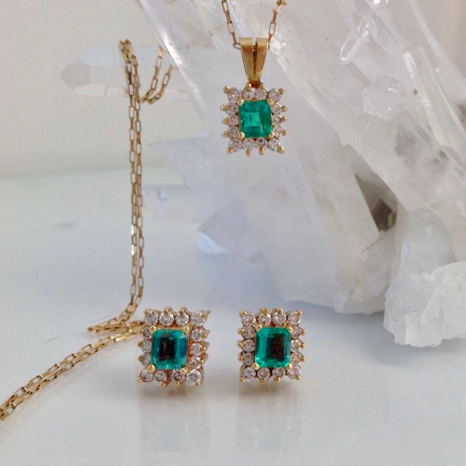 Fine Suite of Natural Colombian Emerald emerald Cut on a Custom Made of Solid 18K Yellow Gold set with diamonds. Great for every day wear!
Pendant: Emerald 0.60ct & Diamond 0.39ct (E/VS1)
Stud Earrings: Emerald 1.20ct & Diamond 0.78ct (E/VS1)
Total