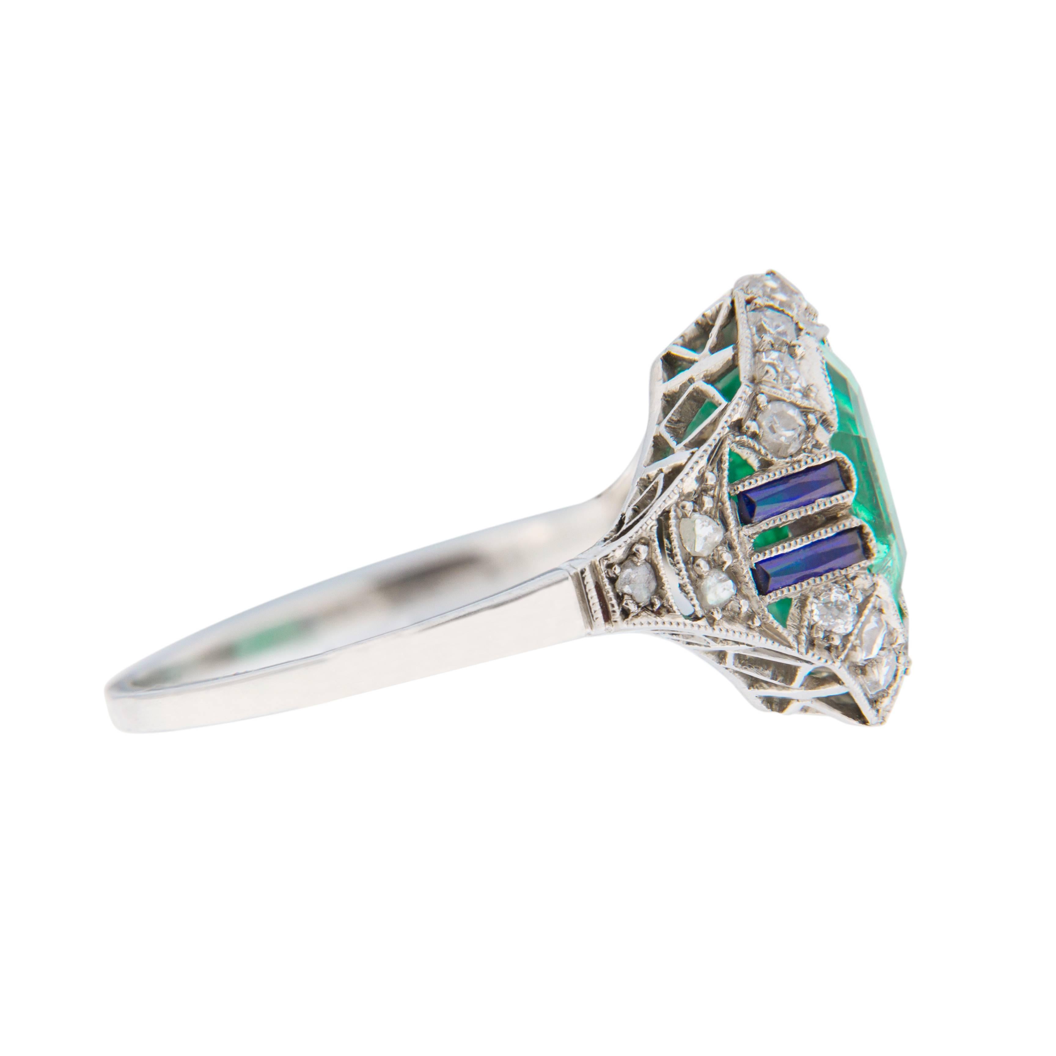 Kolumbianischer Smaragd-Diamant-Platin-Art-Déco-Ring im Zustand „Hervorragend“ in Torino, IT