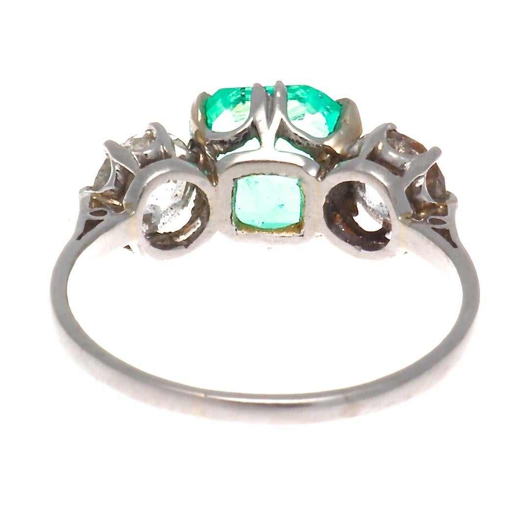 Colombian Emerald Diamond Platinum Ring In Excellent Condition In Beverly Hills, CA