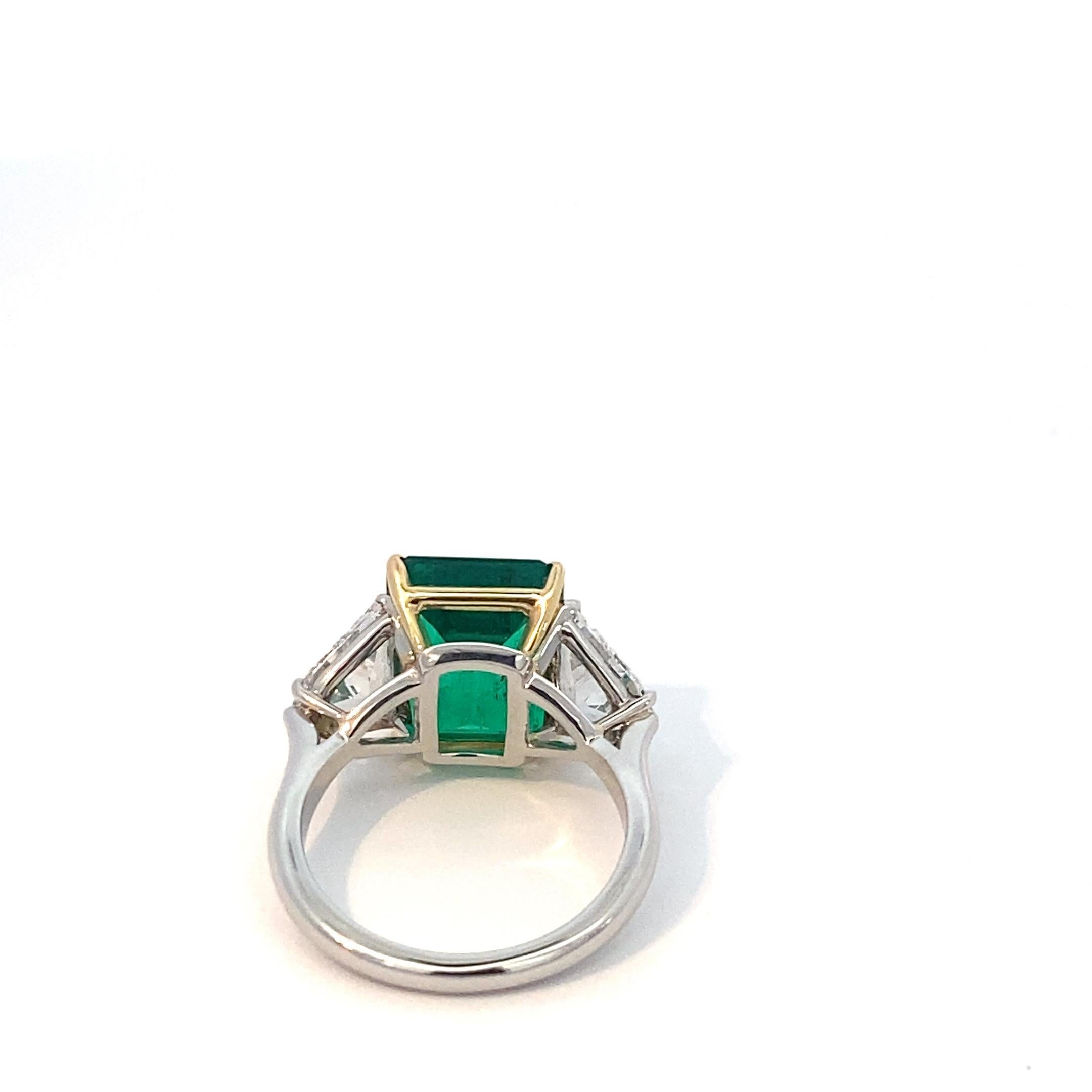 Colombian Emerald & Diamond Platinum Ring, Gübelin Certified In New Condition For Sale In New York, NY