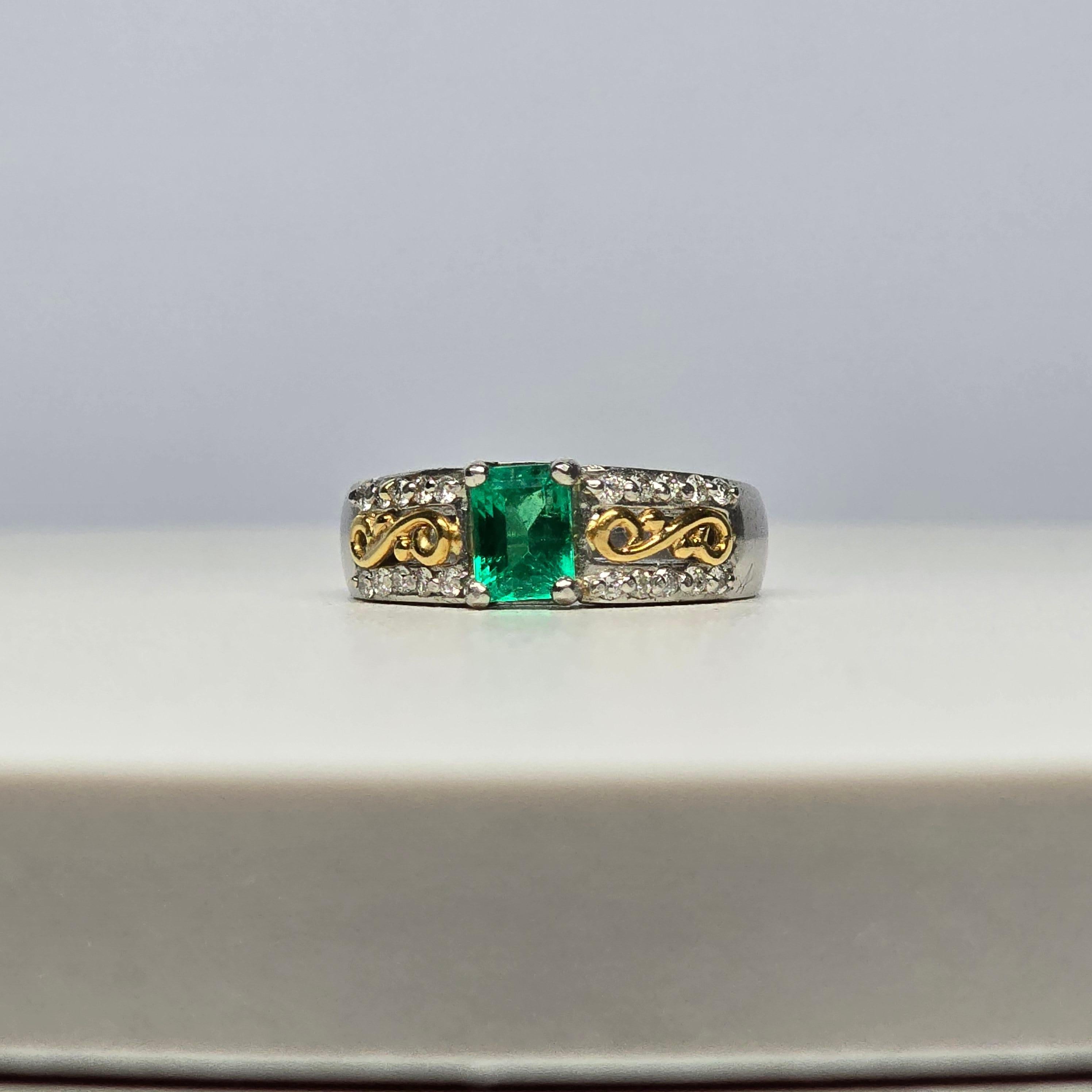 Kolumbianischer Smaragd-Diamant-Ring 18KT & PLATINUM (Moderne) im Angebot