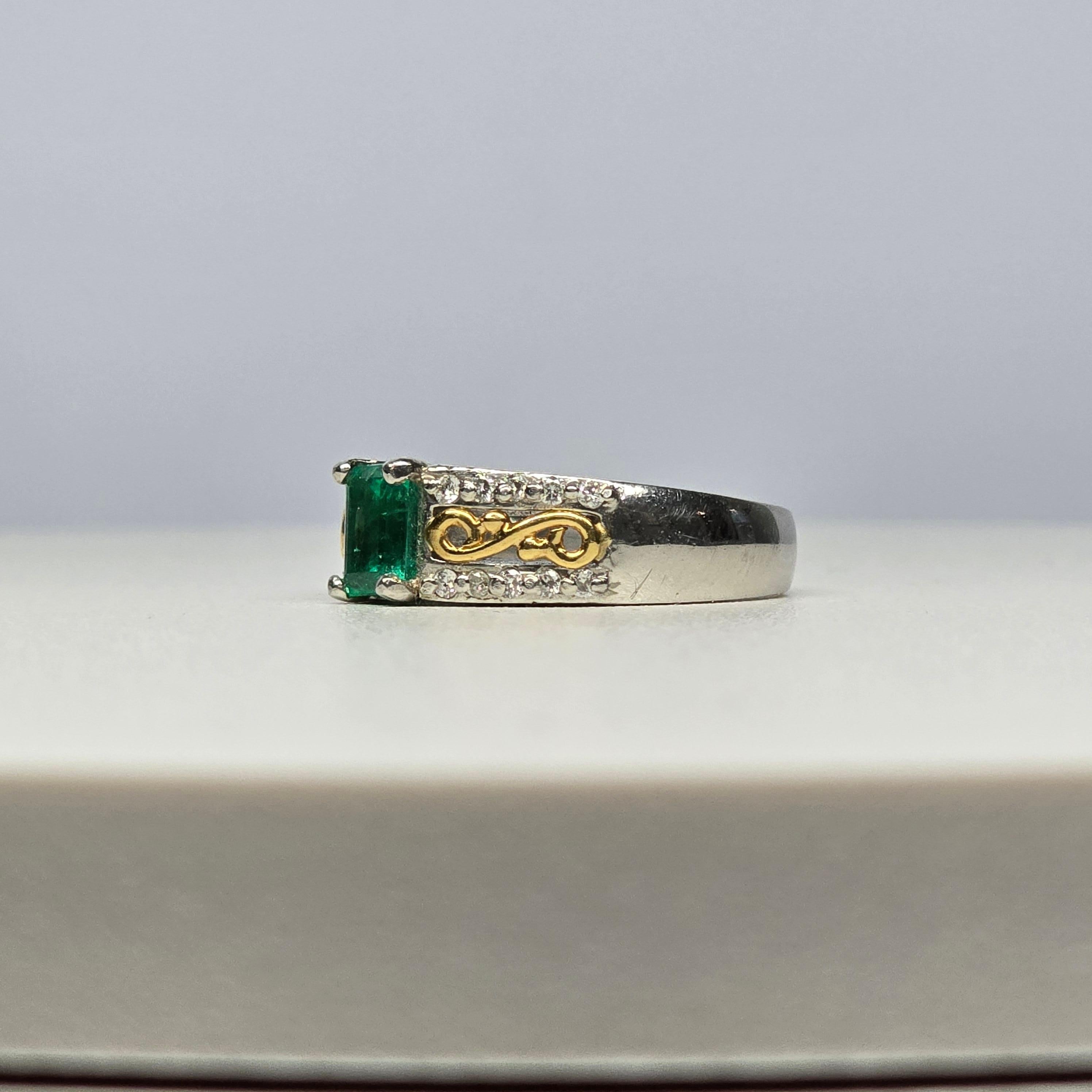 Kolumbianischer Smaragd-Diamant-Ring 18KT & PLATINUM (Carréeschliff) im Angebot