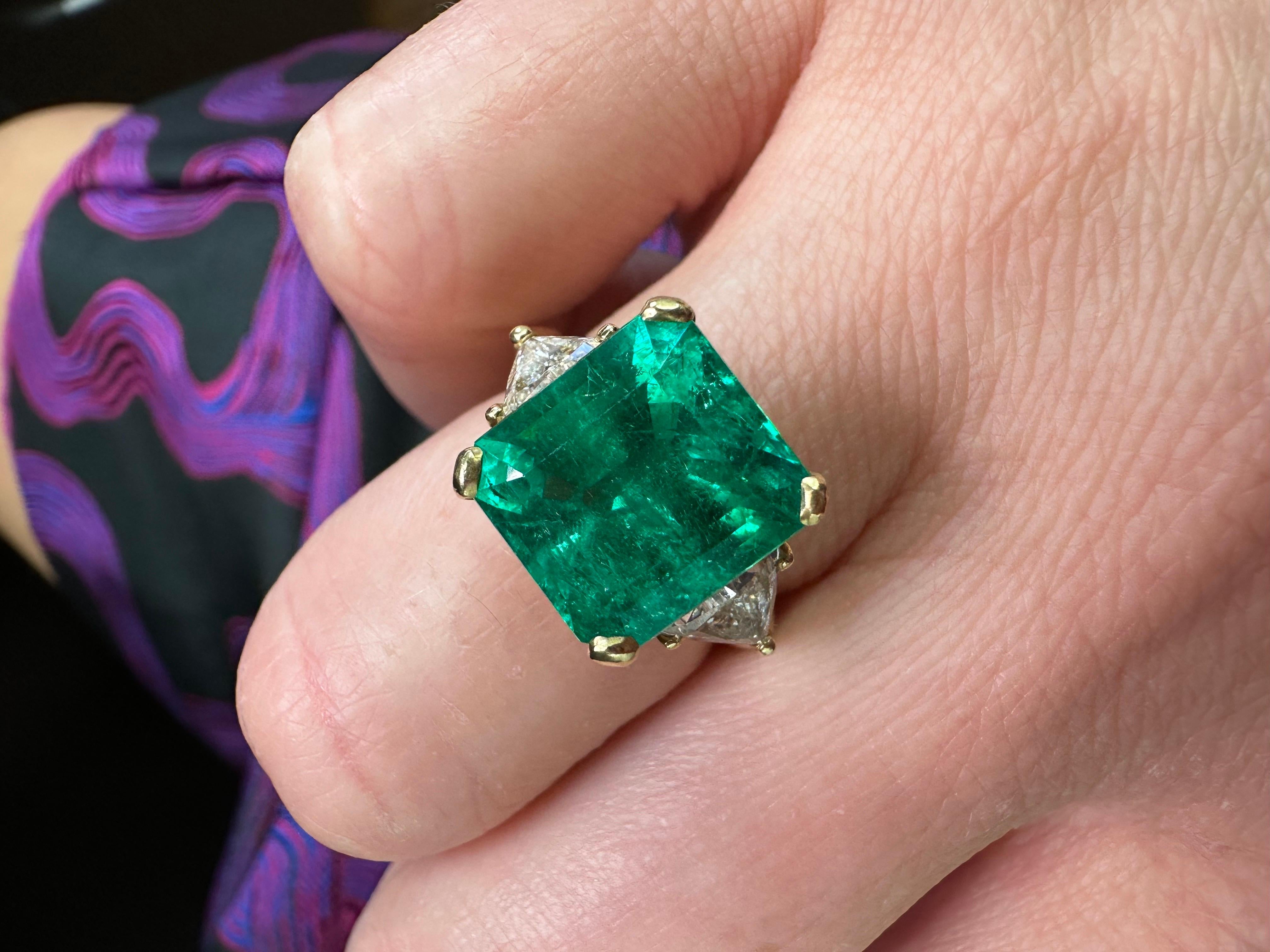 Colombian emerald diamond ring 18KT yellow gold RARE natural emerald 6.98ct For Sale 6