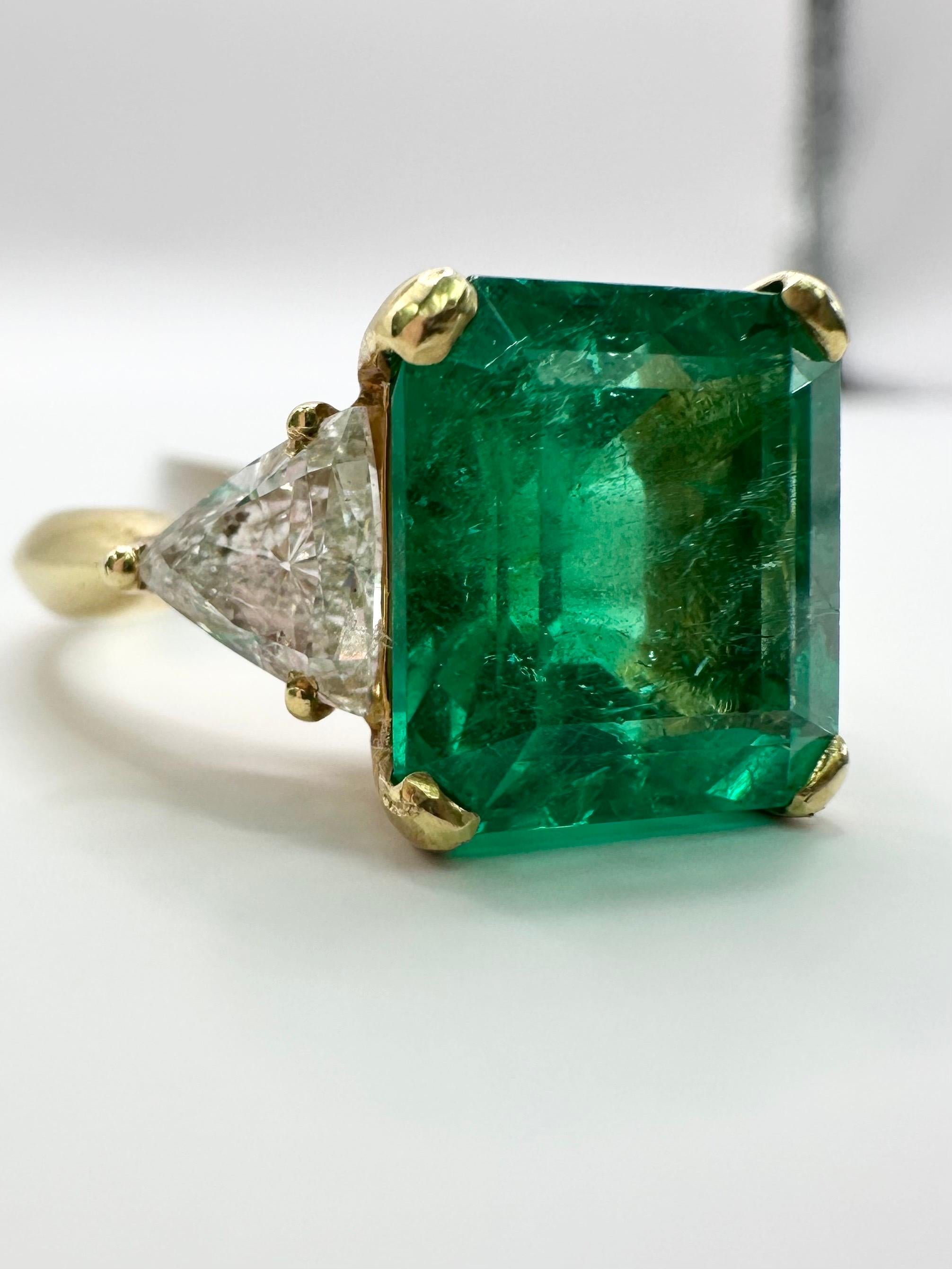 Trillion Cut Colombian emerald diamond ring 18KT yellow gold RARE natural emerald 6.98ct For Sale