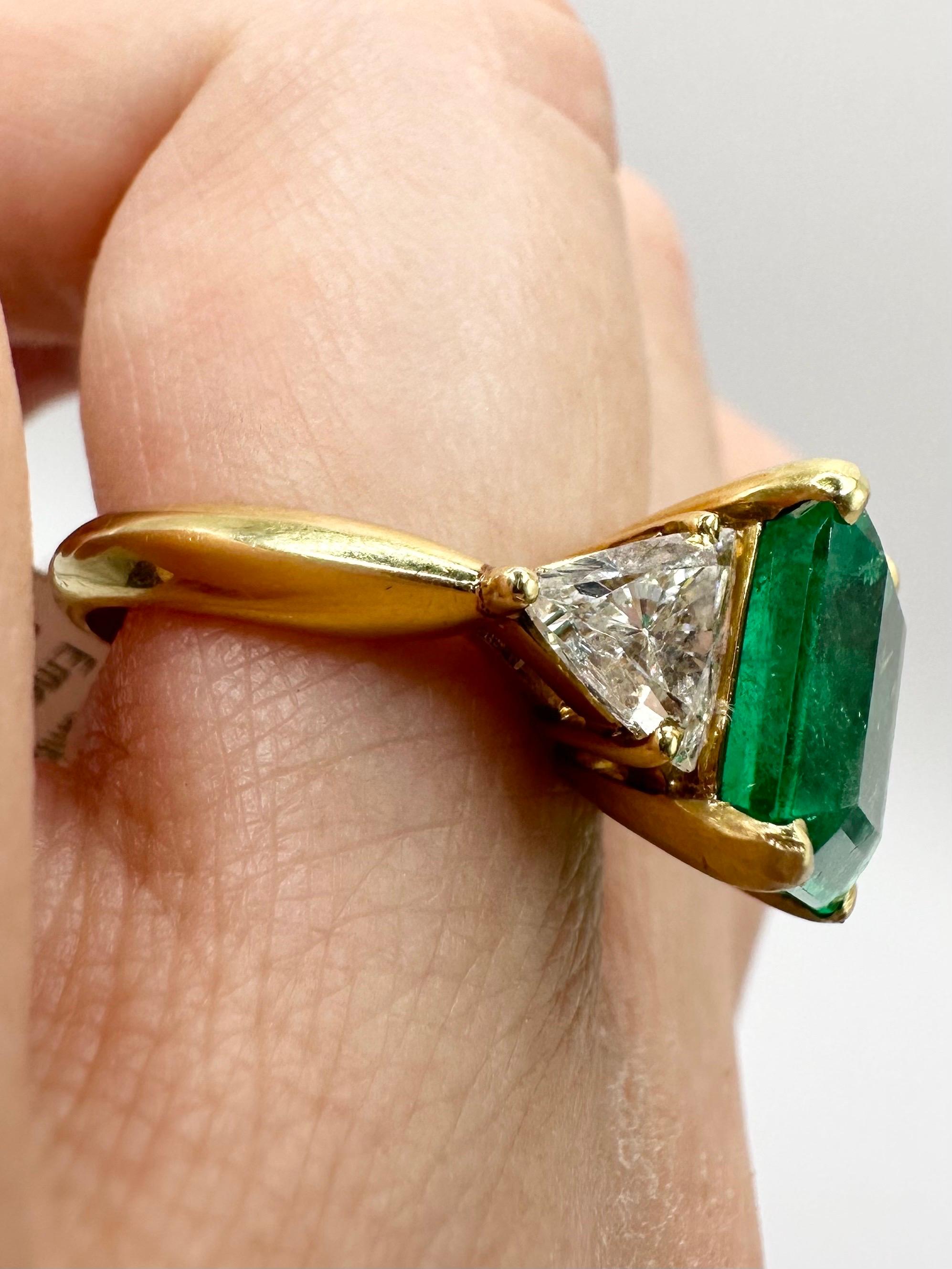 Colombian emerald diamond ring 18KT yellow gold RARE natural emerald 6.98ct For Sale 3