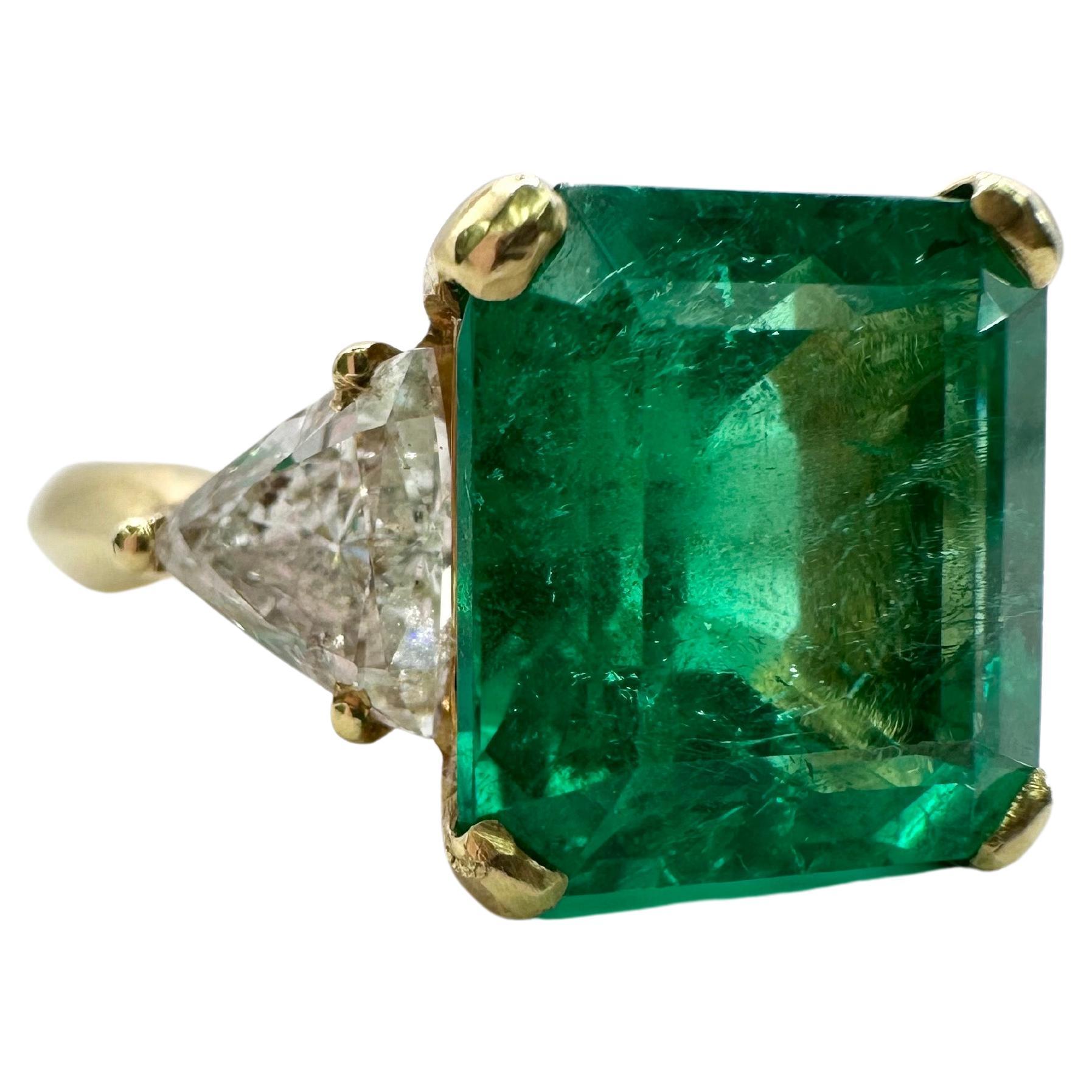 Colombian emerald diamond ring 18KT yellow gold RARE natural emerald 6.98ct For Sale