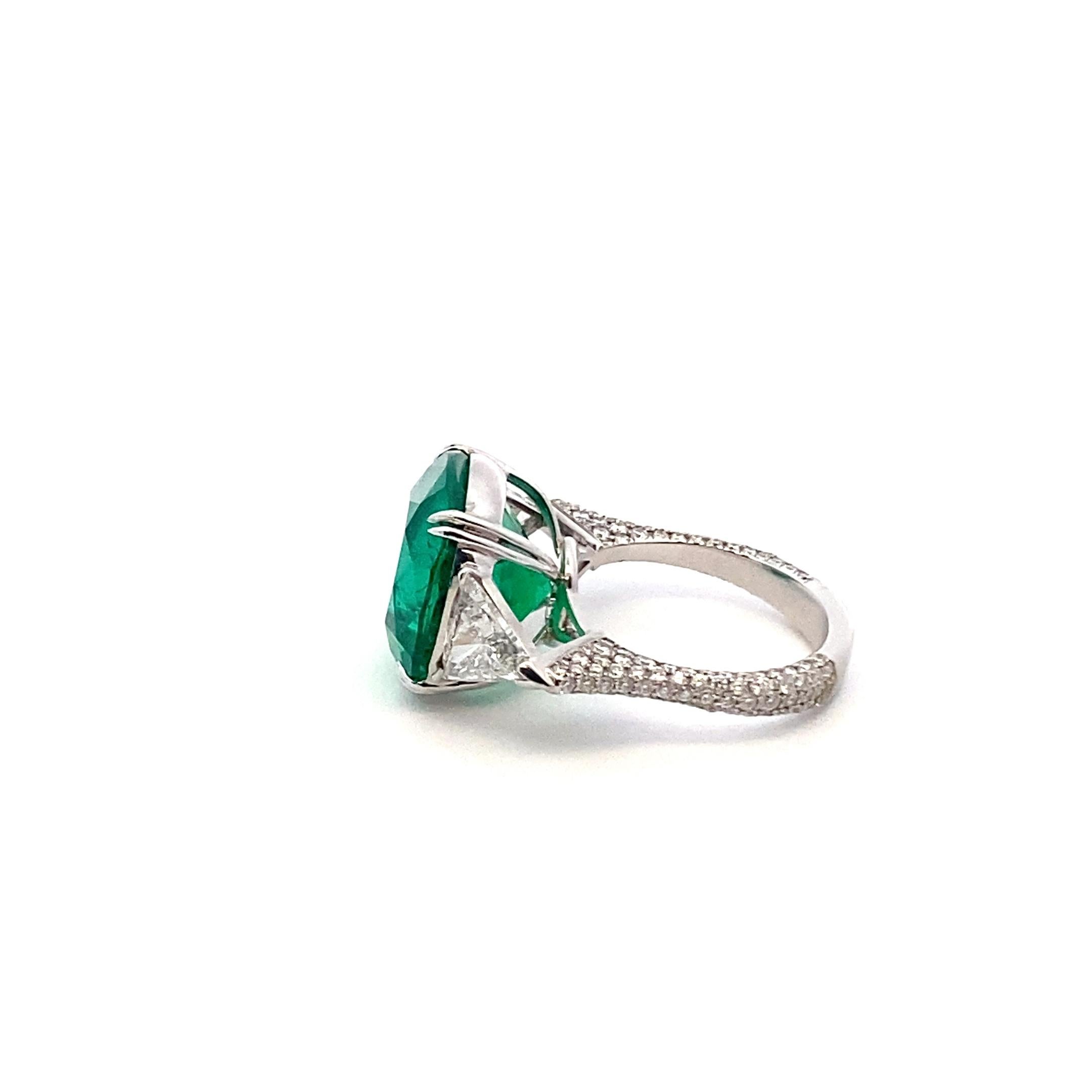 Anillo Esmeralda Colombiana y Diamante en Oro Blanco de 18k, Gübelin Moderno en venta