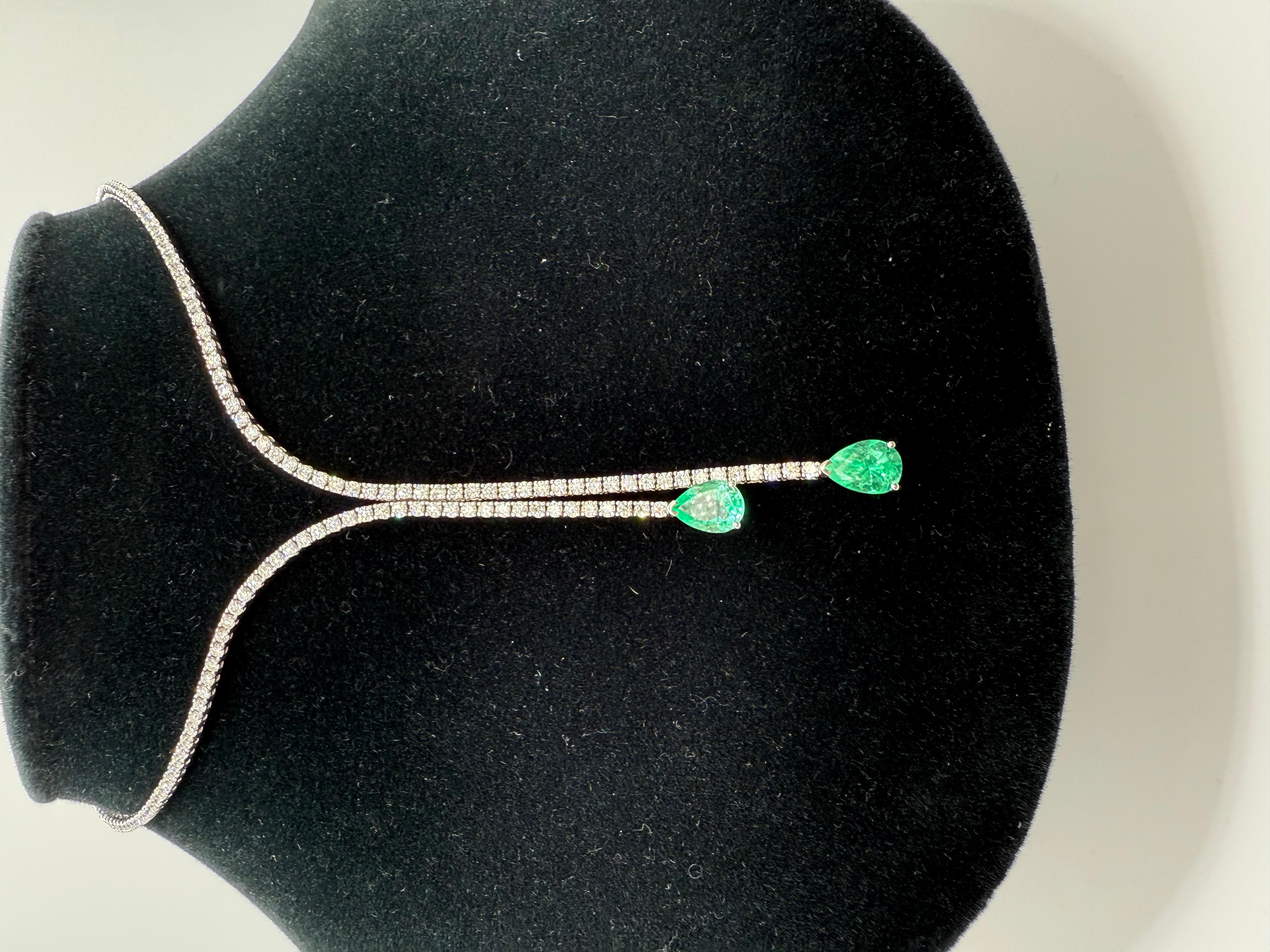 Taille poire Collier tennis fendu en émeraude colombienne et diamant en vente