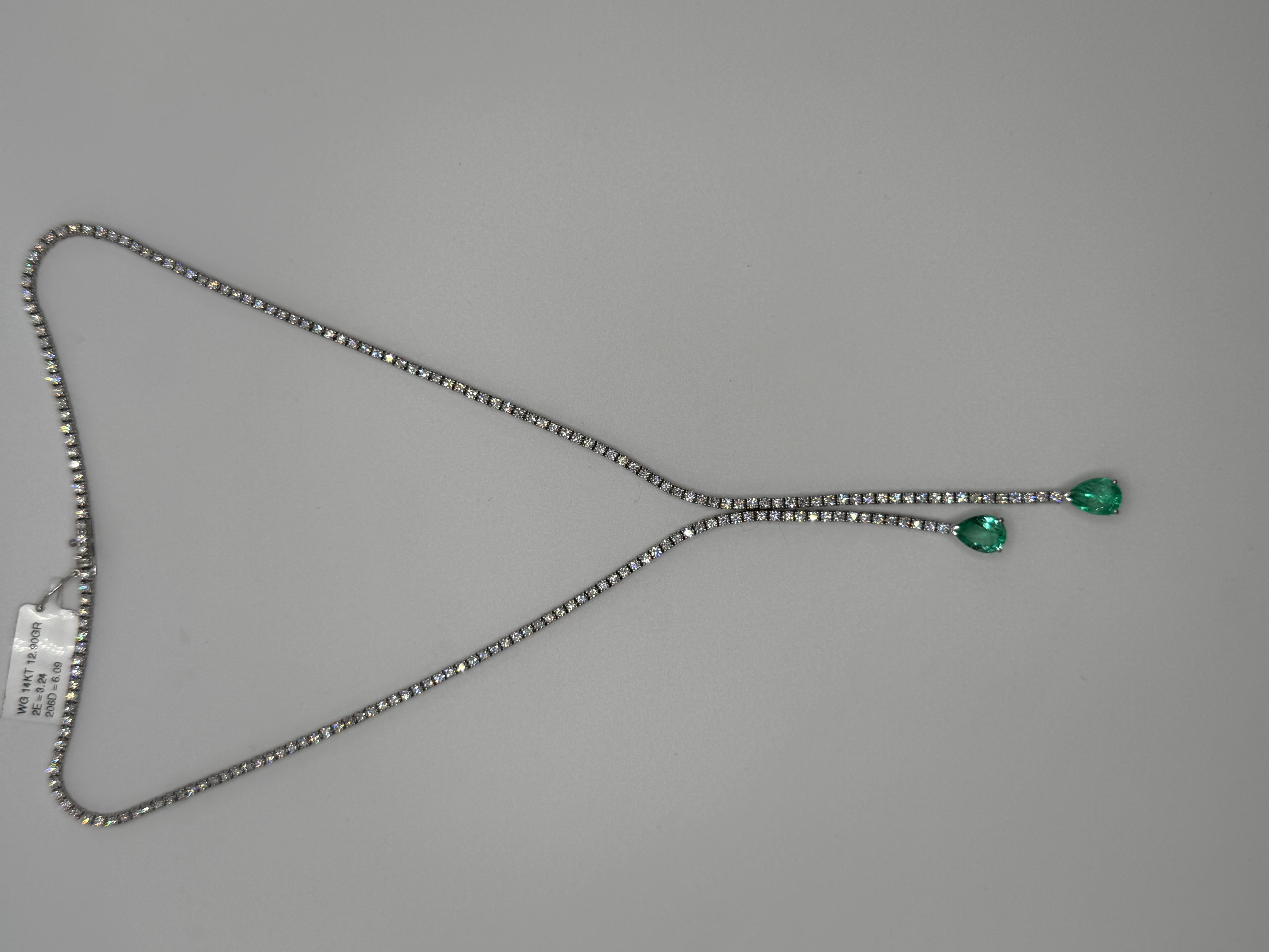 Collier tennis fendu en émeraude colombienne et diamant Pour femmes en vente