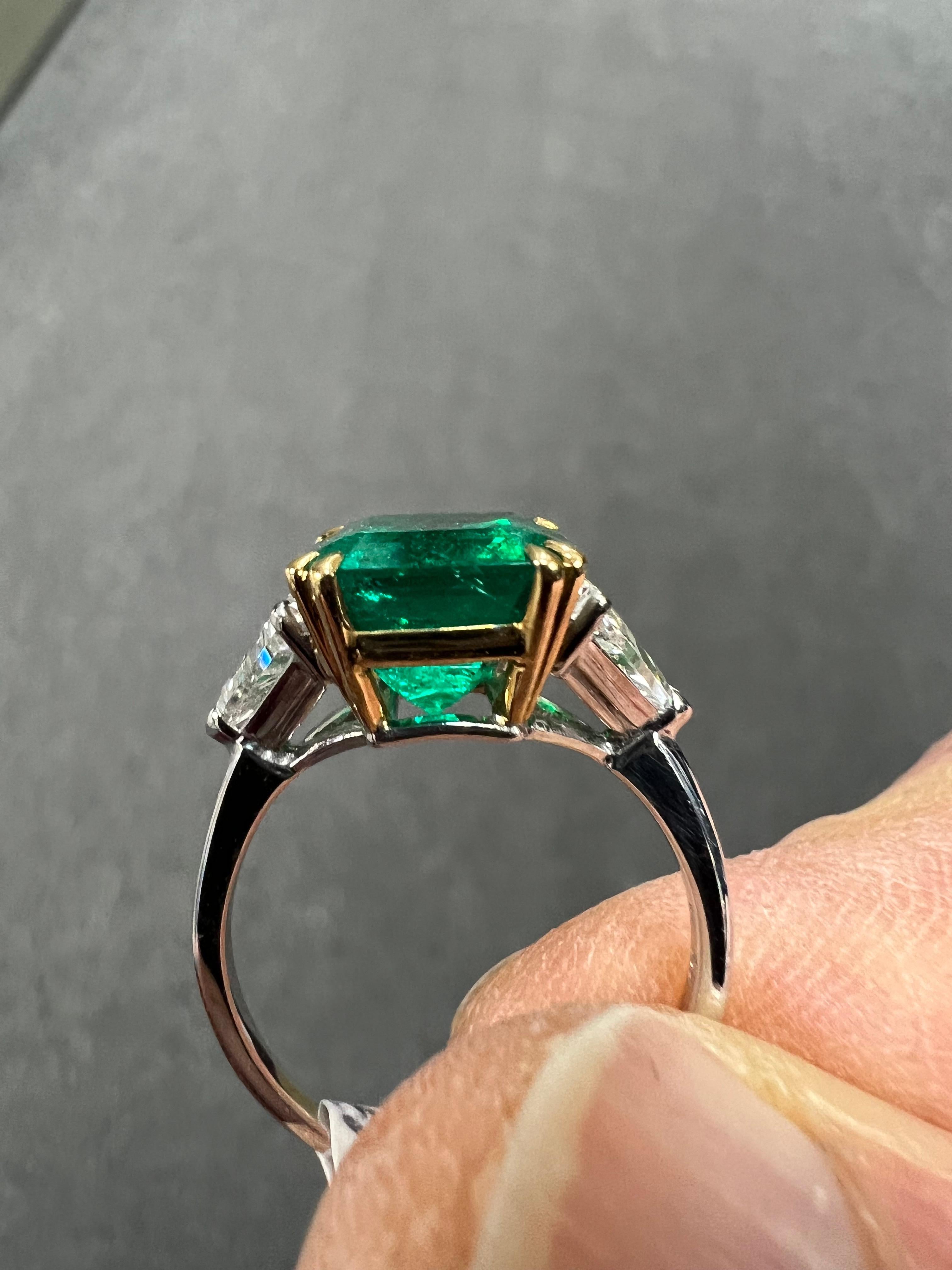 Kolumbianischer Smaragd-Diamant-Dreistein-Weißgoldring 6