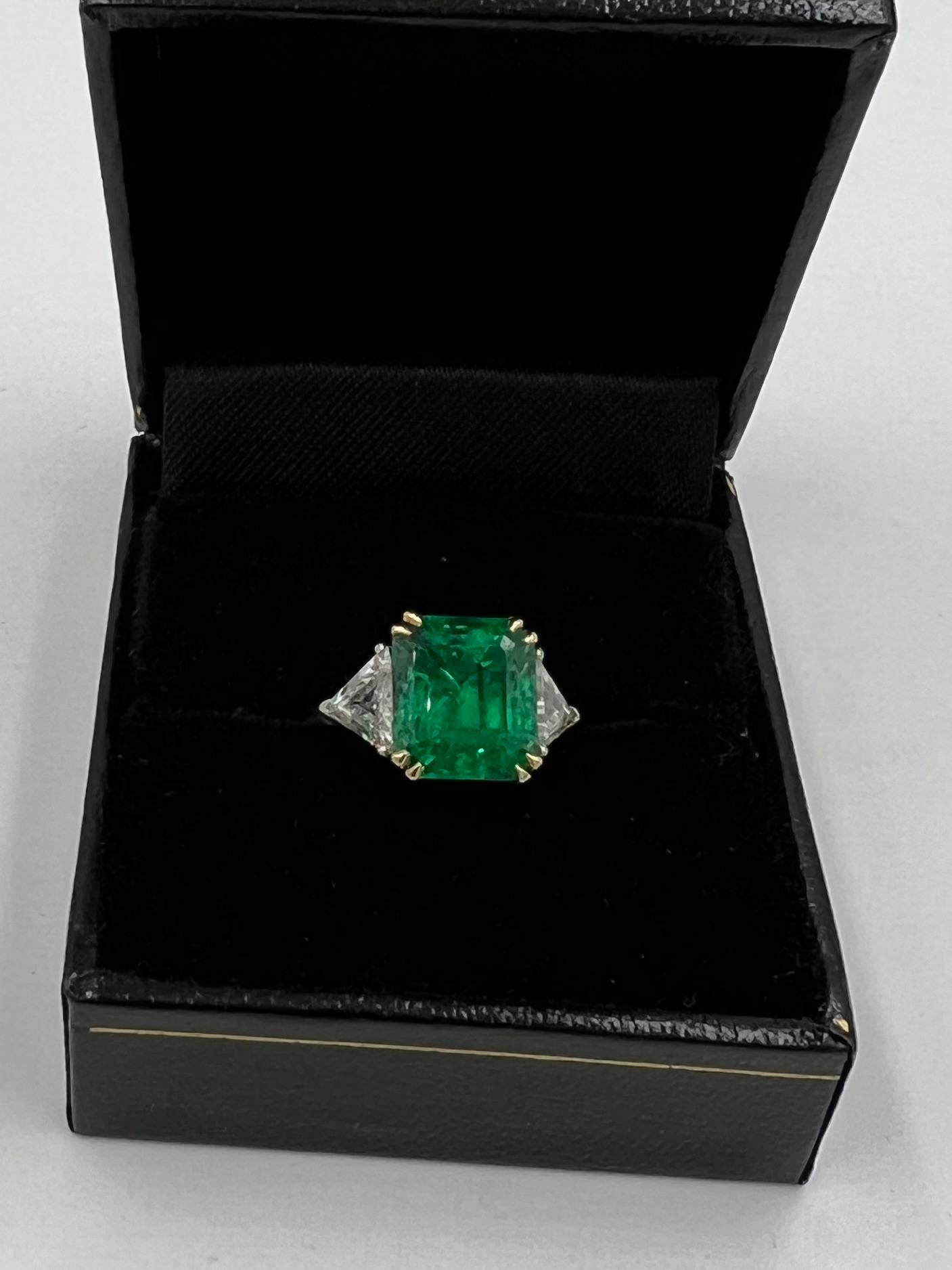 Kolumbianischer Smaragd-Diamant-Dreistein-Weißgoldring (Moderne)
