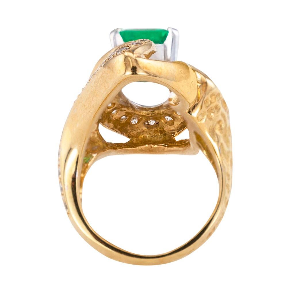 Colombian Emerald Diamond Two-Tone Gold Cocktail Ring For Sale 1