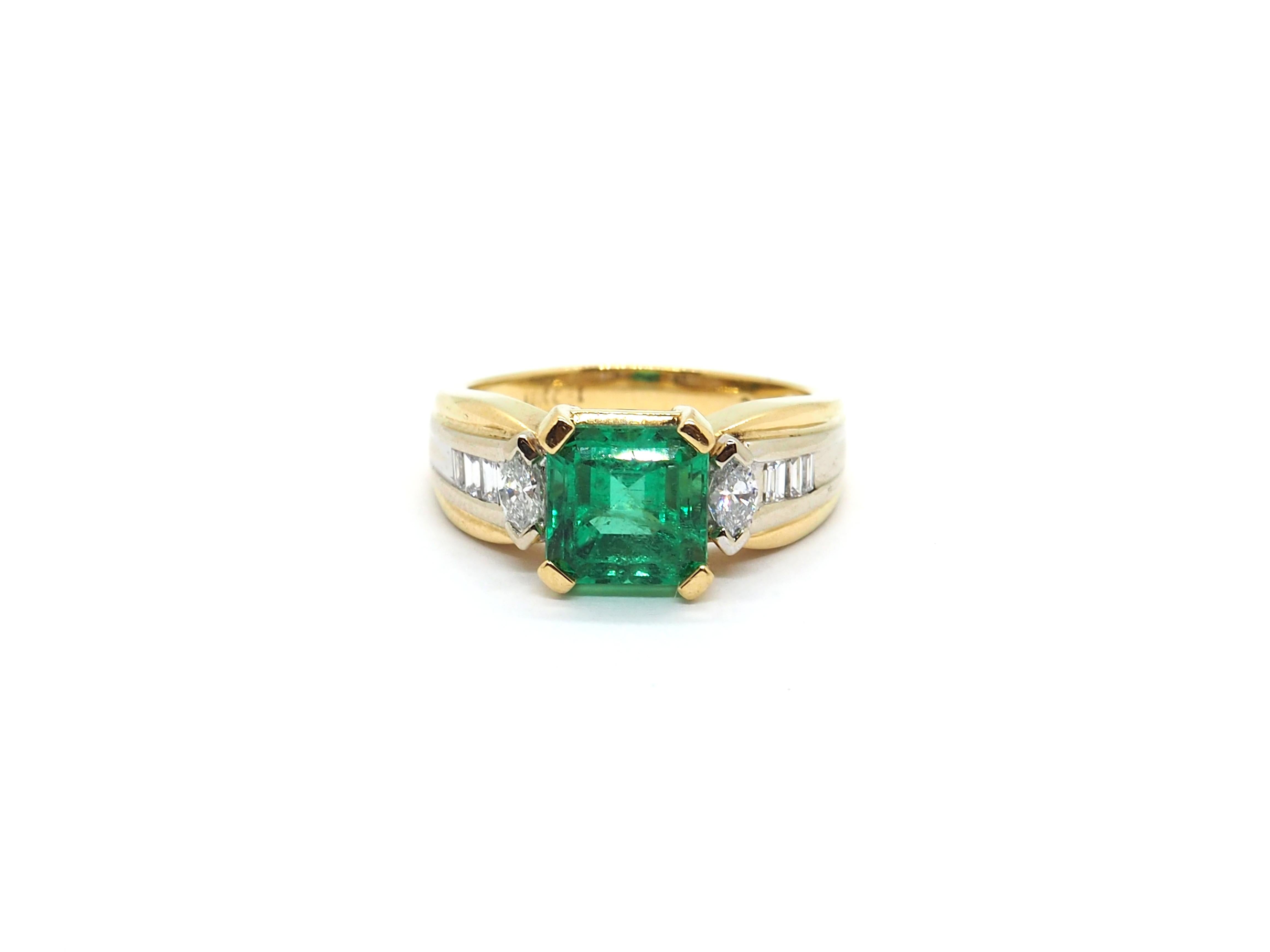 Women's or Men's Colombian Emerald Diamonds 18K Gold Ring For Sale