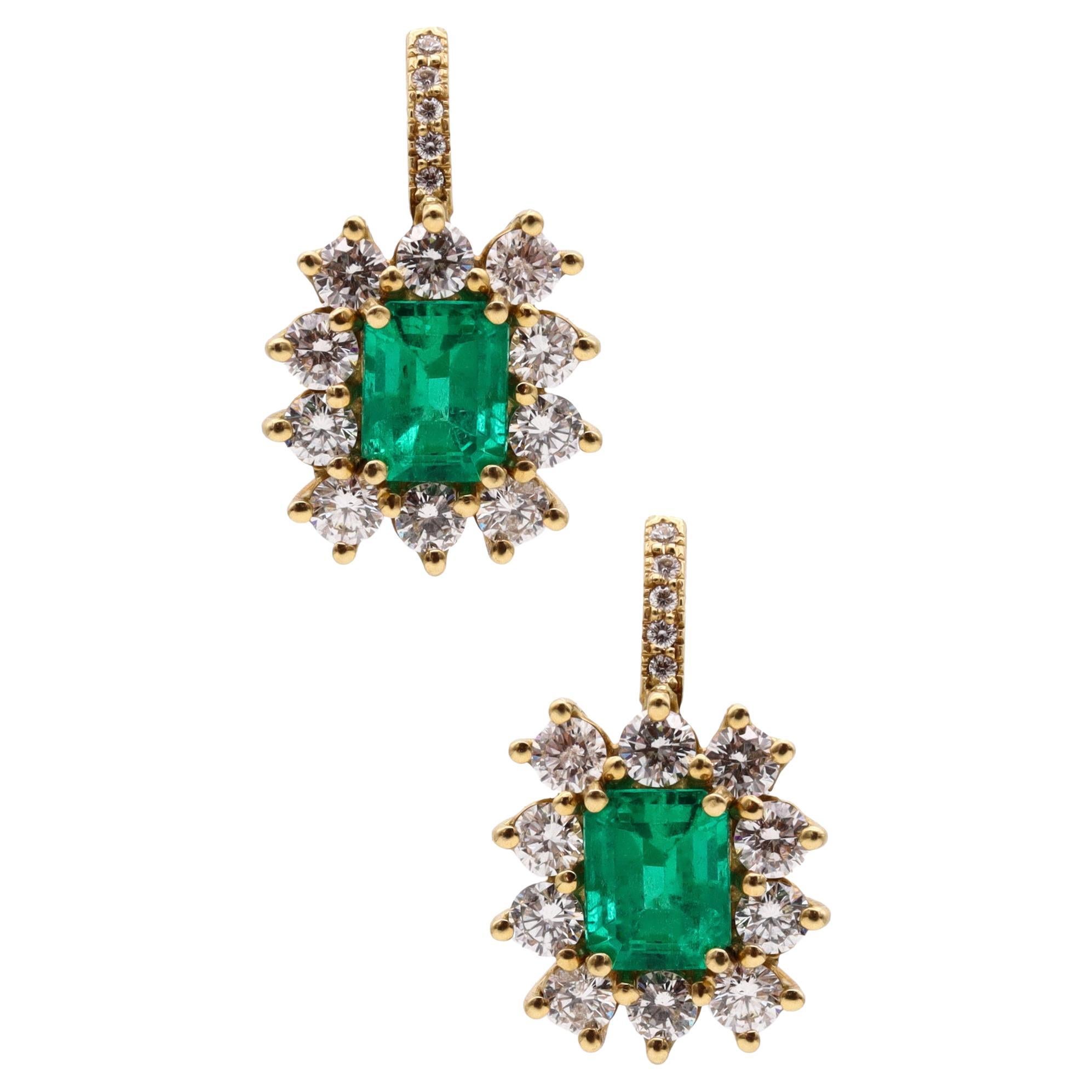 Colombian Emerald Diamonds Earrings In 18Kt Yellow Gold With 4.92 Carats For Sale