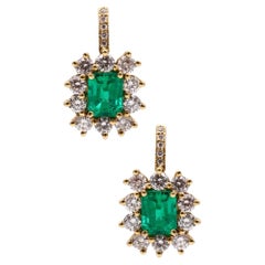 Boucles d'oreilles en or jaune 18 carats avec diamants et émeraudes de Colombie de 4,92 carats