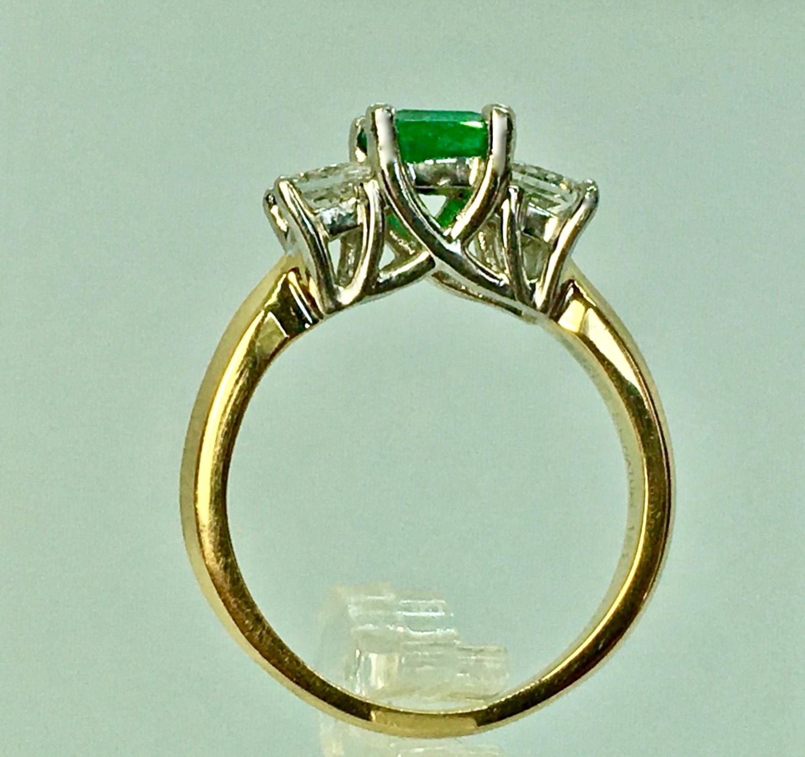 Colombian Emerald and Diamonds Platinum, 18 Karat Three-Stone Engagement Ring For Sale 1