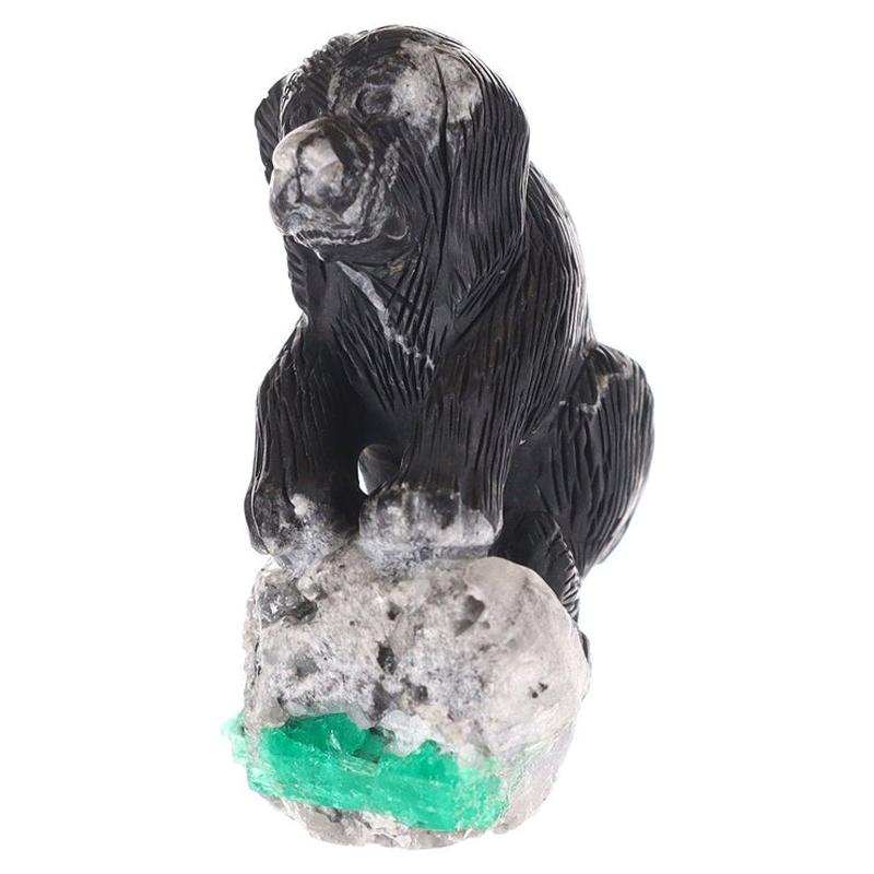 Sculpture de chien colombien en cristal brut en forme d'émeraude