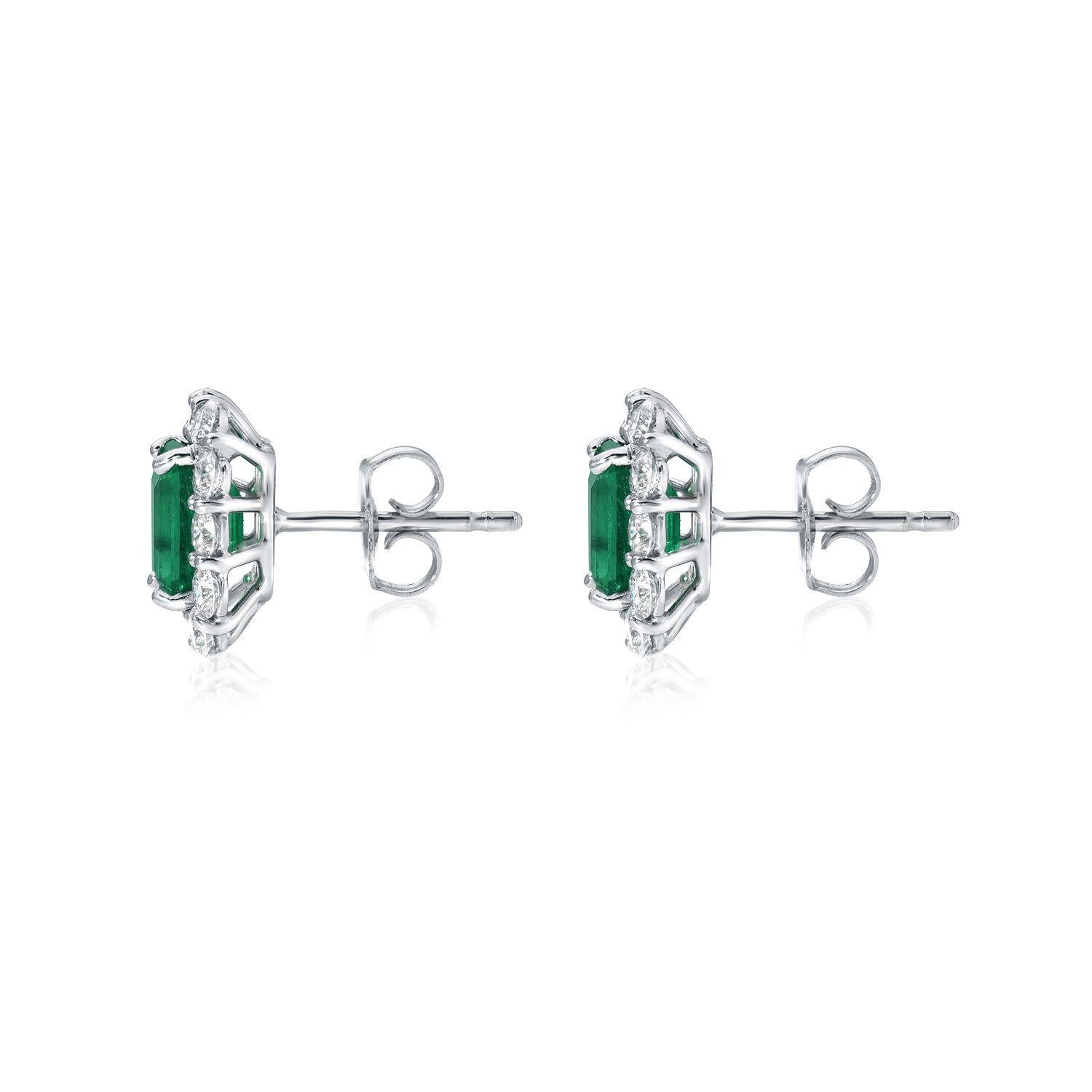 Colombian Emerald stud earrings, featuring a pair of emerald cuts weighing a total of 2.27 carats, surrounded by a total of 1.32 carats of round brilliant diamonds, in 18K white gold.
Returns are accepted and paid by us within 7 days of