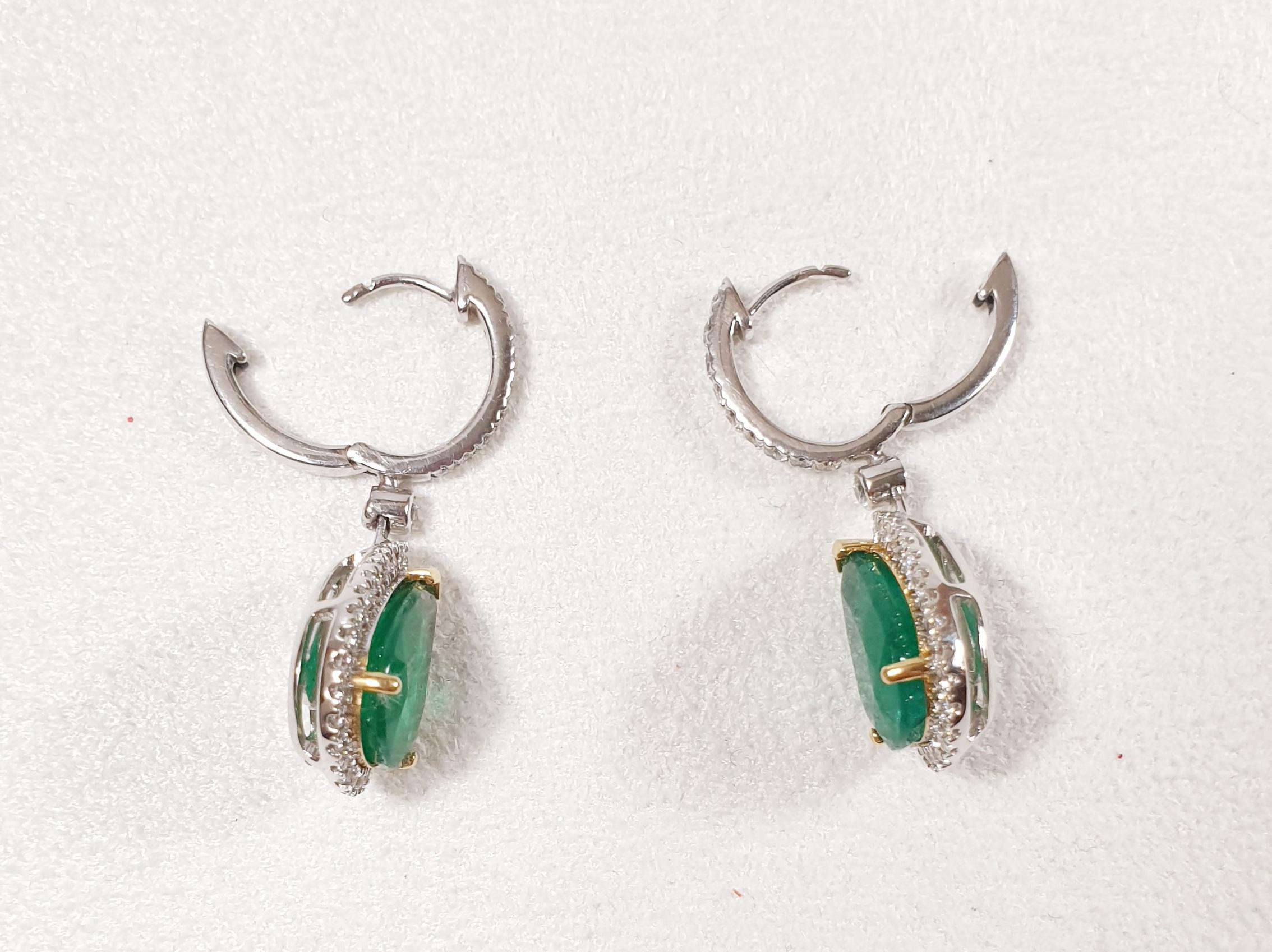 Contemporary Colombian Emerald Earrings with Diamonds and White and Yellow Gold For Sale
