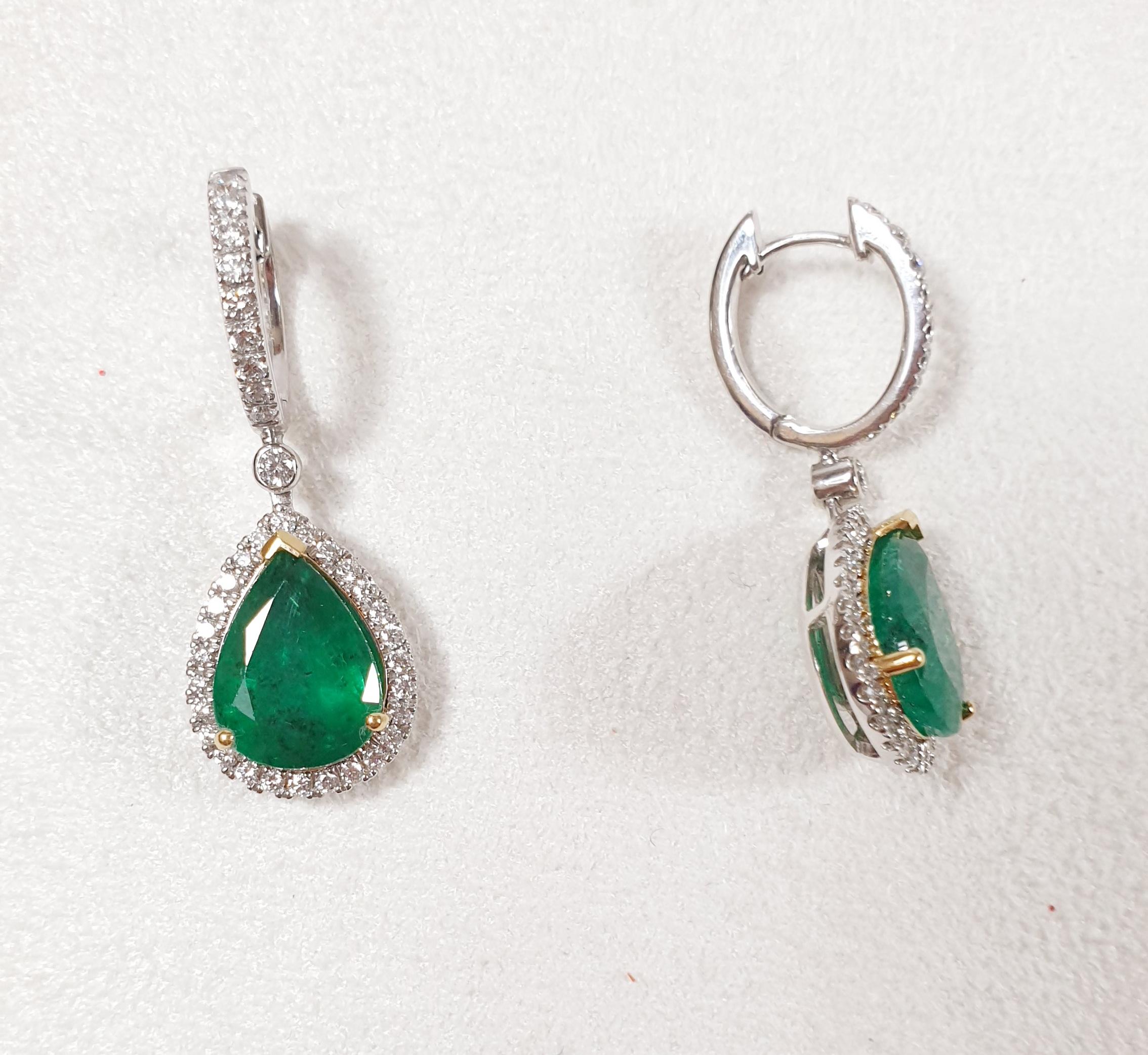 Colombian Emerald Earrings with Diamonds and White and Yellow Gold In New Condition For Sale In Bilbao, ES