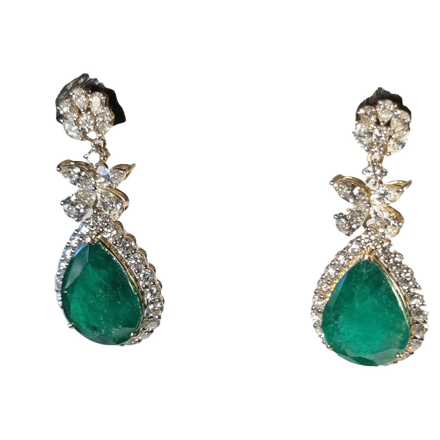 Colombian Emerald Earrings with Diamonds and Yellow Gold For Sale