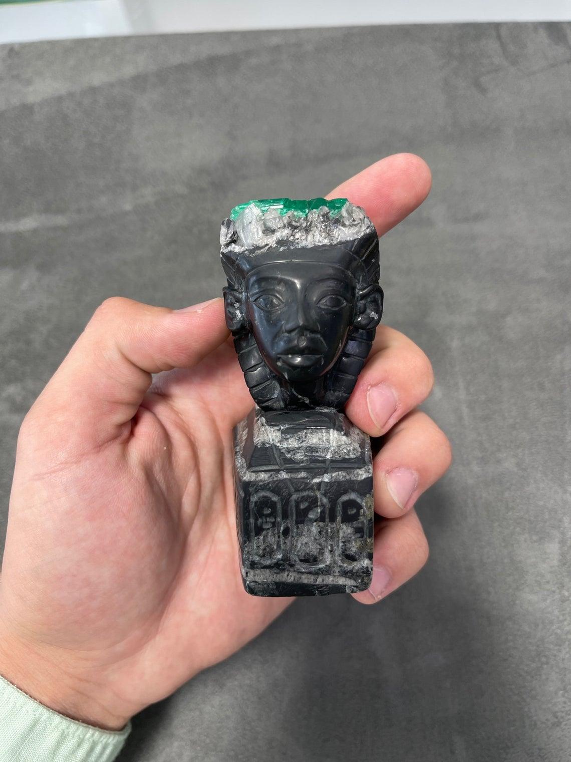 Colombian Emerald Egyptian Rough Crystal Sculpture In New Condition For Sale In Jupiter, FL