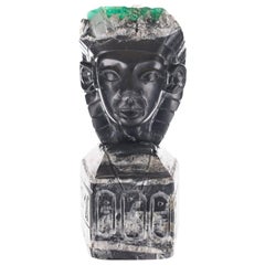 Sculpture en cristal brut égyptien d'émeraude de Colombie
