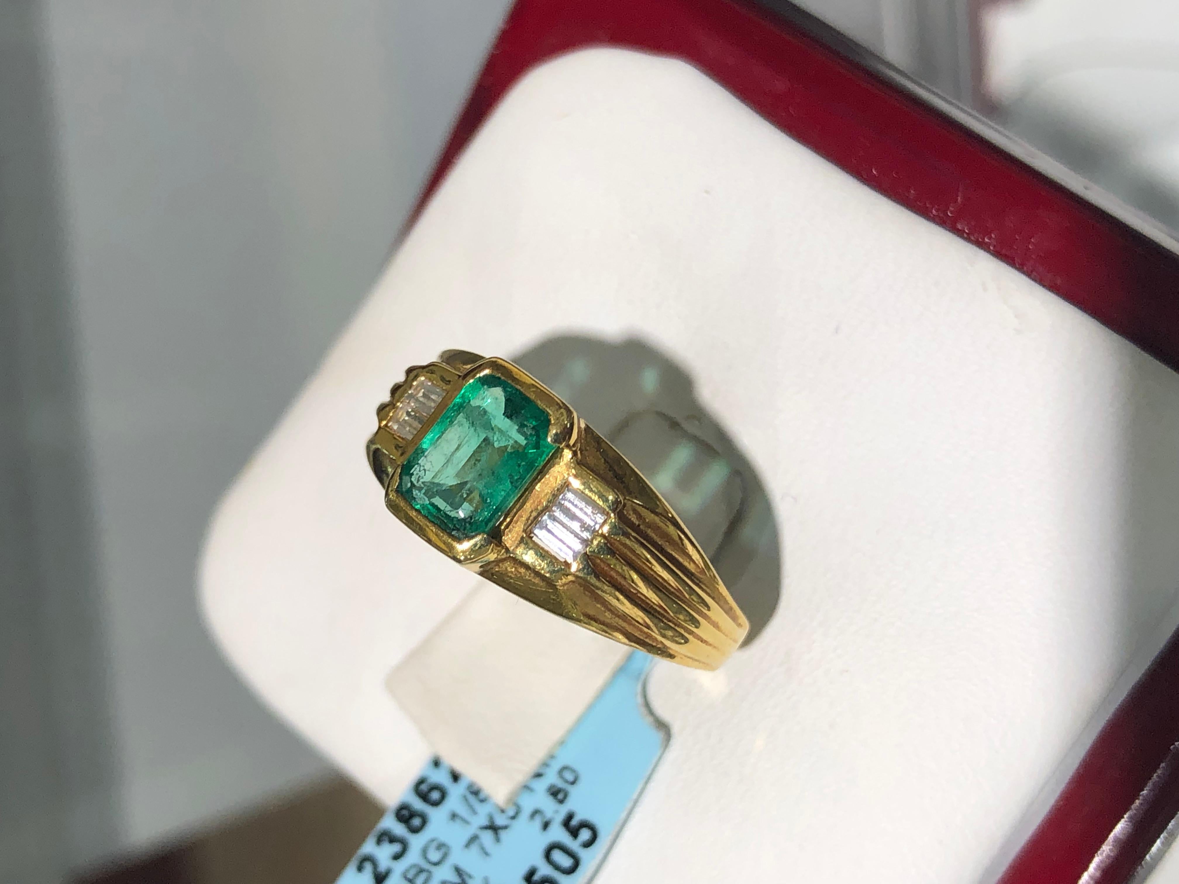 Women's or Men's Colombian Emerald, Emerald Cut Diamond Solitaire Vintage Ring