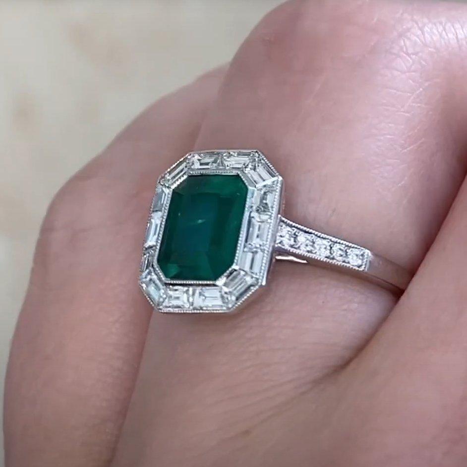 Bague de fiançailles en émeraude de Colombie (AGL environ 1,00 carat), halo de diamants Pour femmes en vente