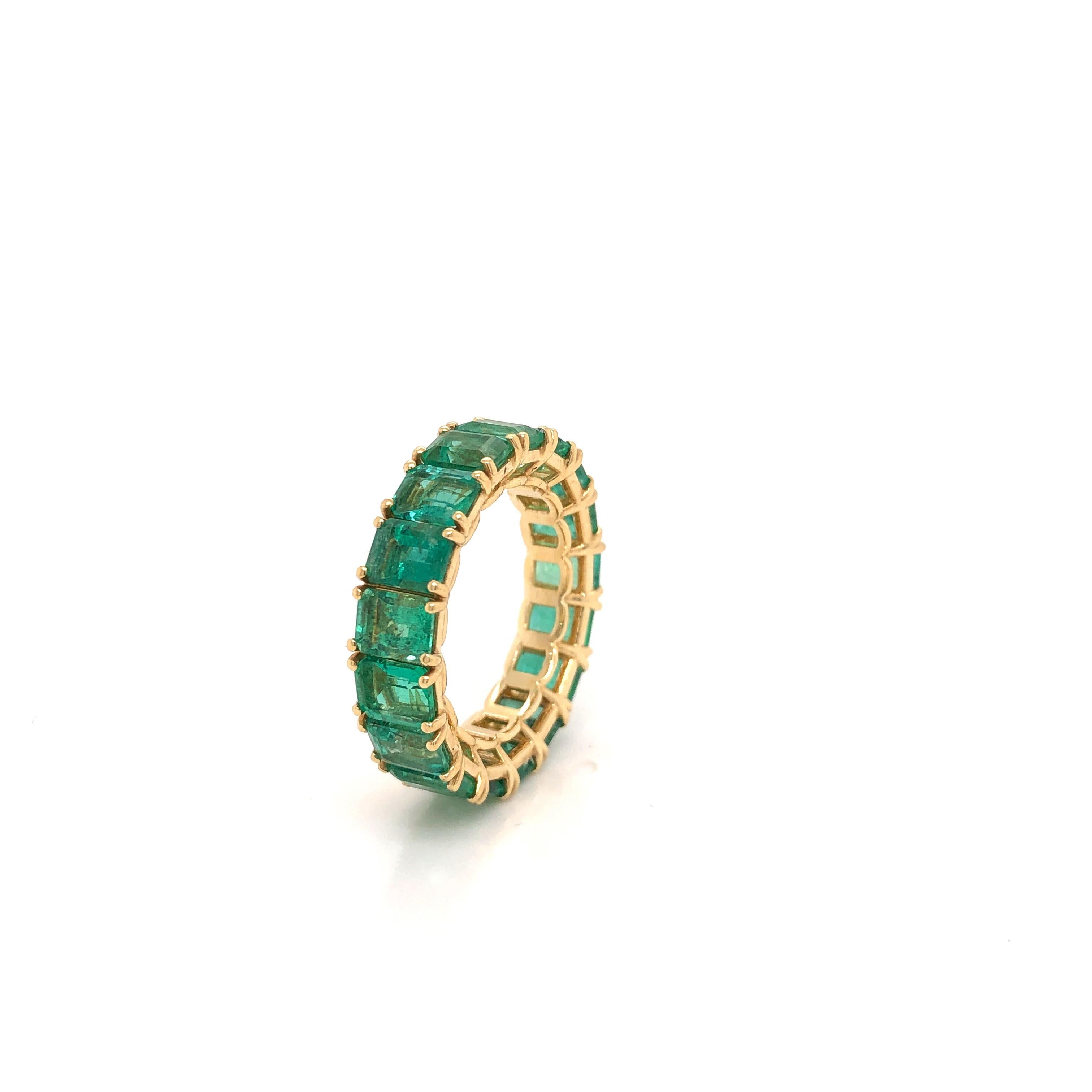 Modern Colombian Emerald Eternity Band 18 Karat Yellow Gold 7.23 Carat