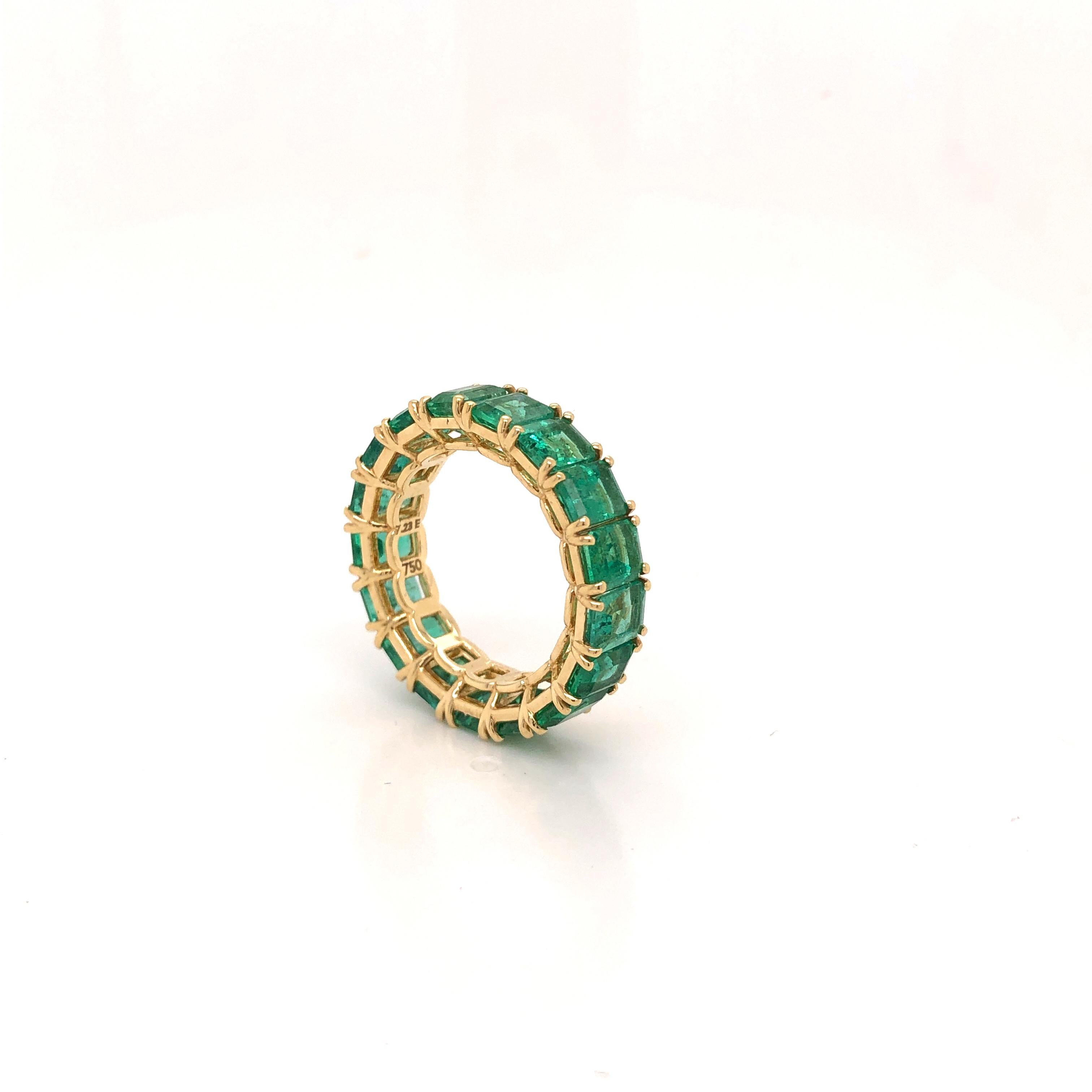 Colombian Emerald Eternity Band 18 Karat Yellow Gold 7.23 Carat In Excellent Condition In MIAMI, FL