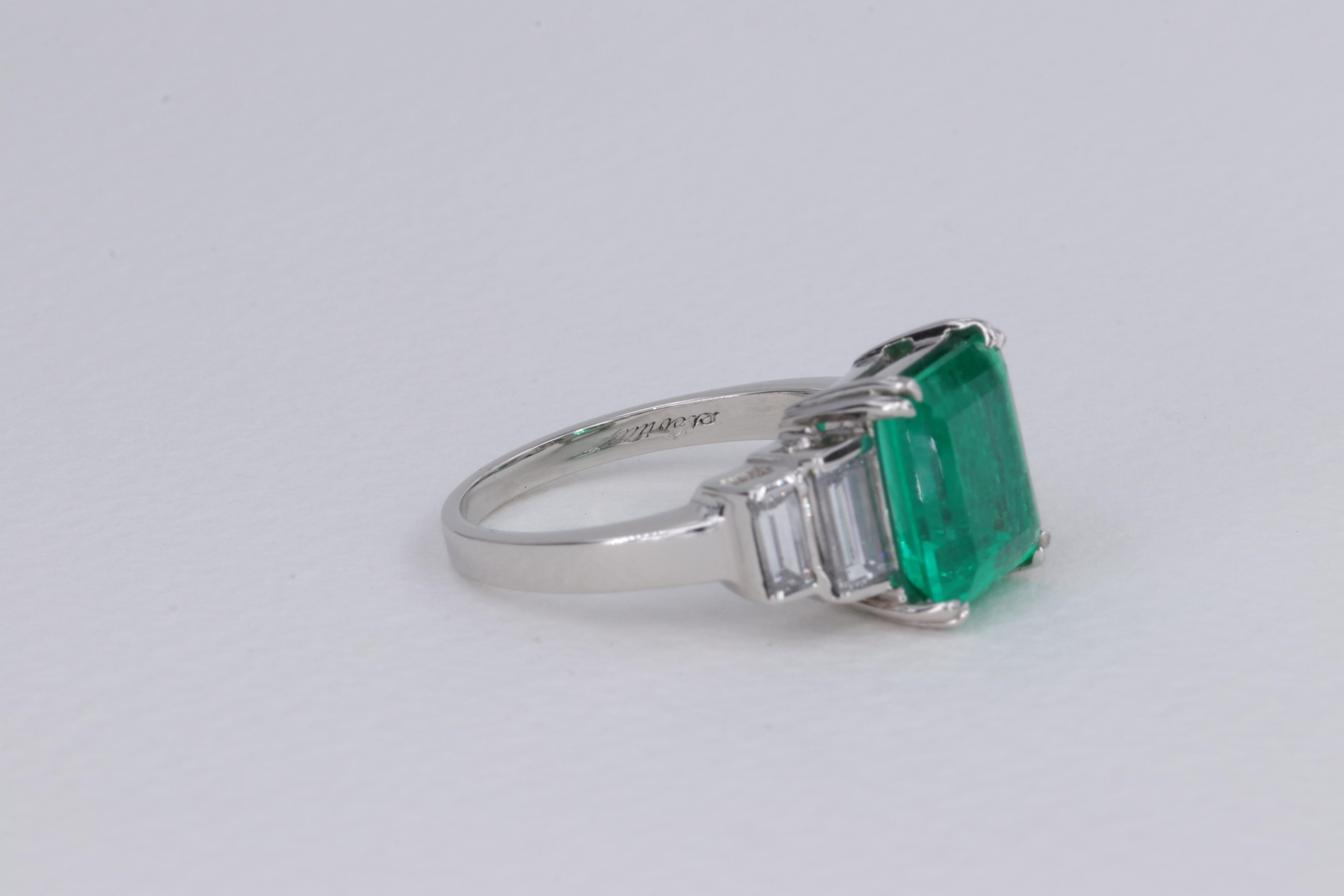 Colombian Emerald GIA and Baguette Diamond 5 Stone Platinum Ring In Good Condition For Sale In Tampa, FL