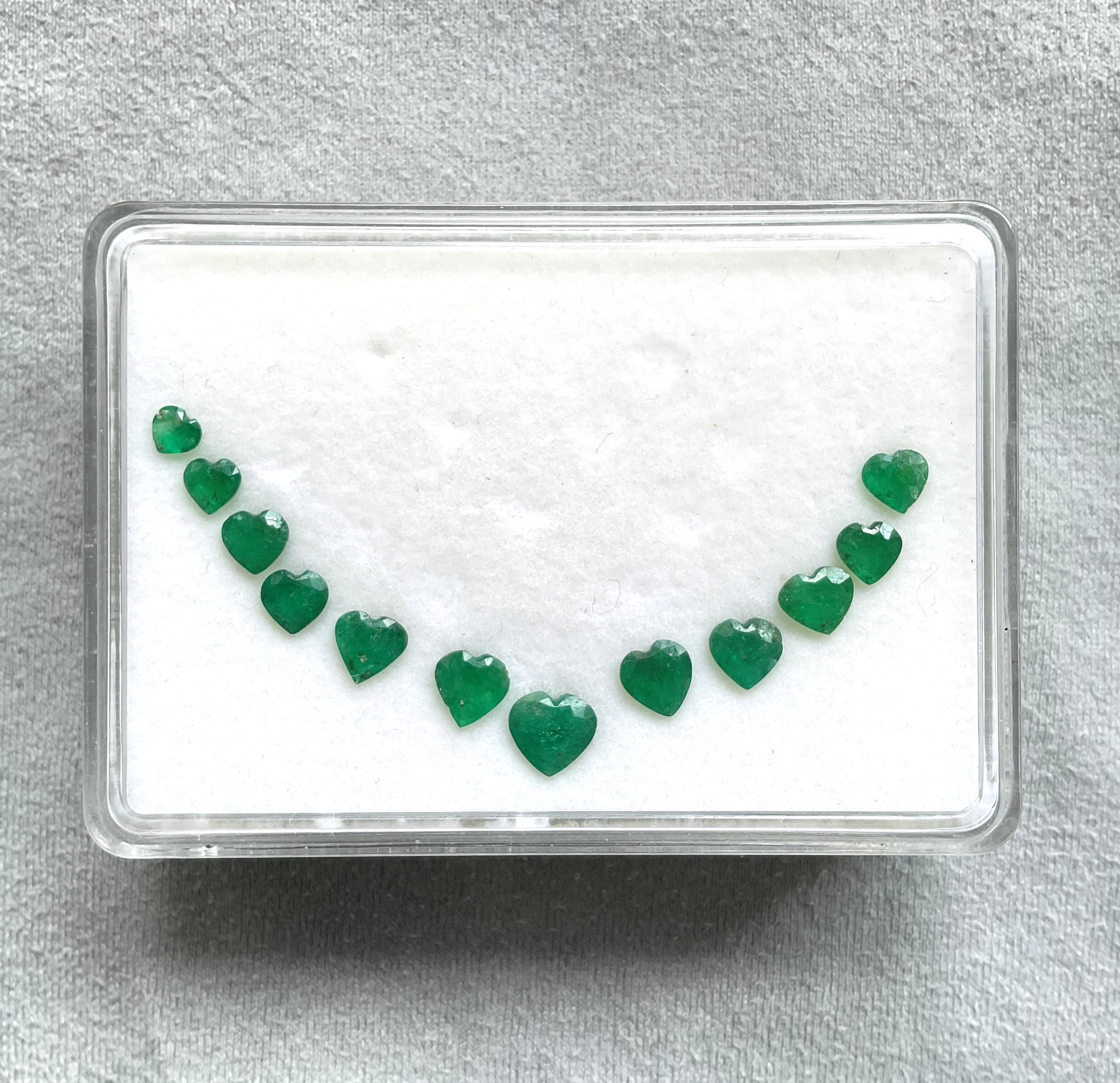 Gemstone - Emerald
Weight - 7.65 carats
Shape - Heart 
Size - Size - 5x4 To 7x7 MM 
Quantity - 12 Pieces